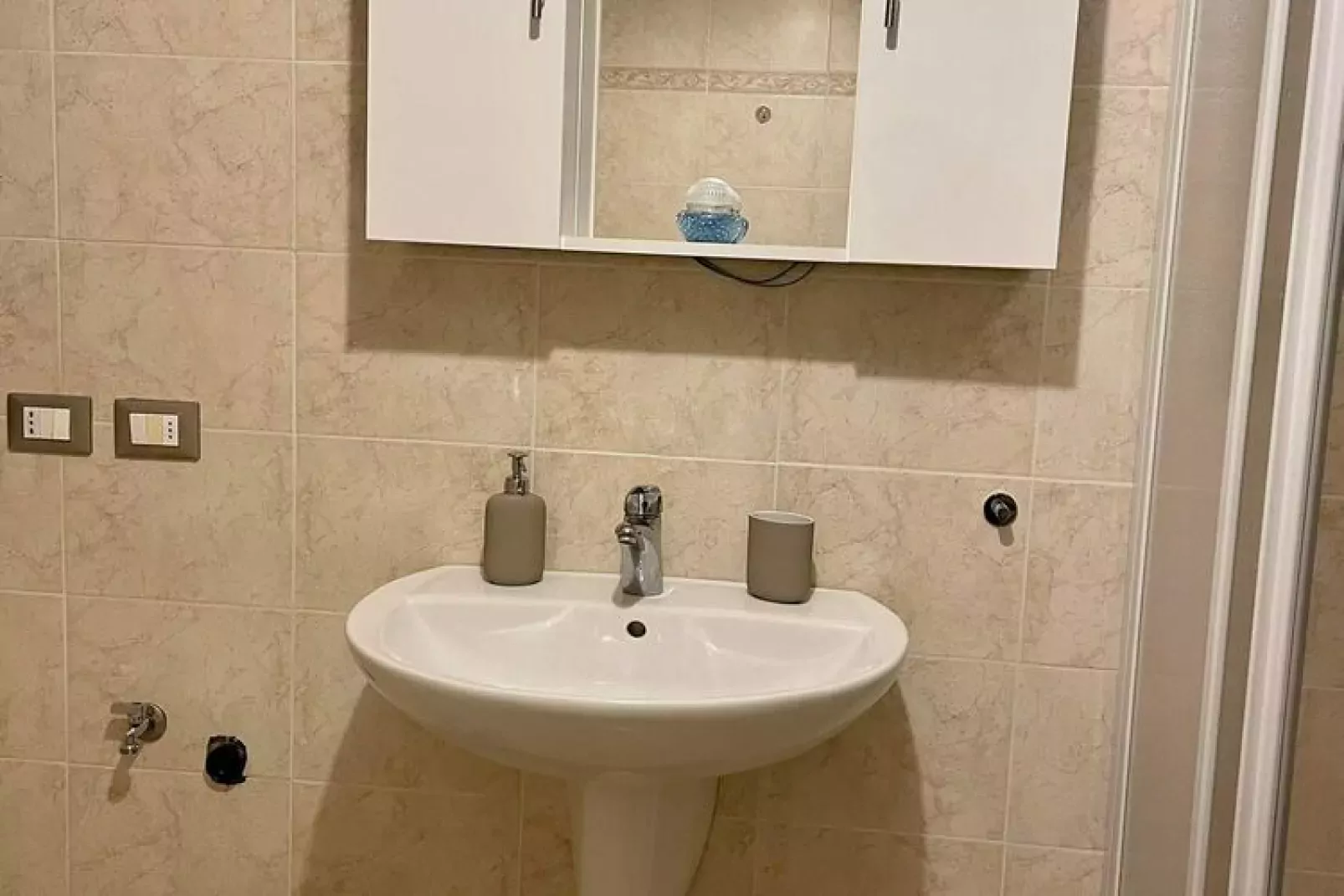 Landman Apartment-Badezimmer