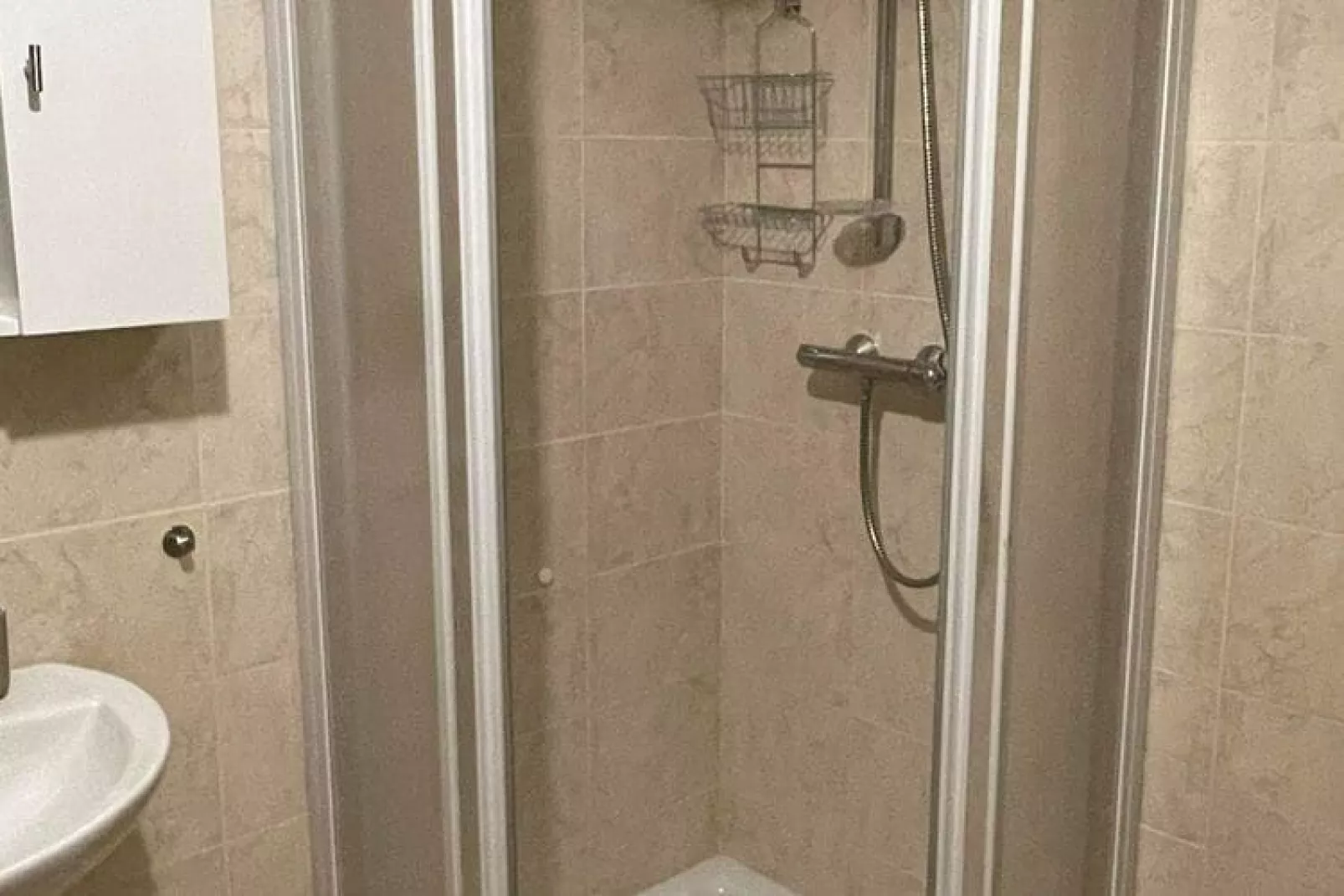 Landman Apartment-Badezimmer
