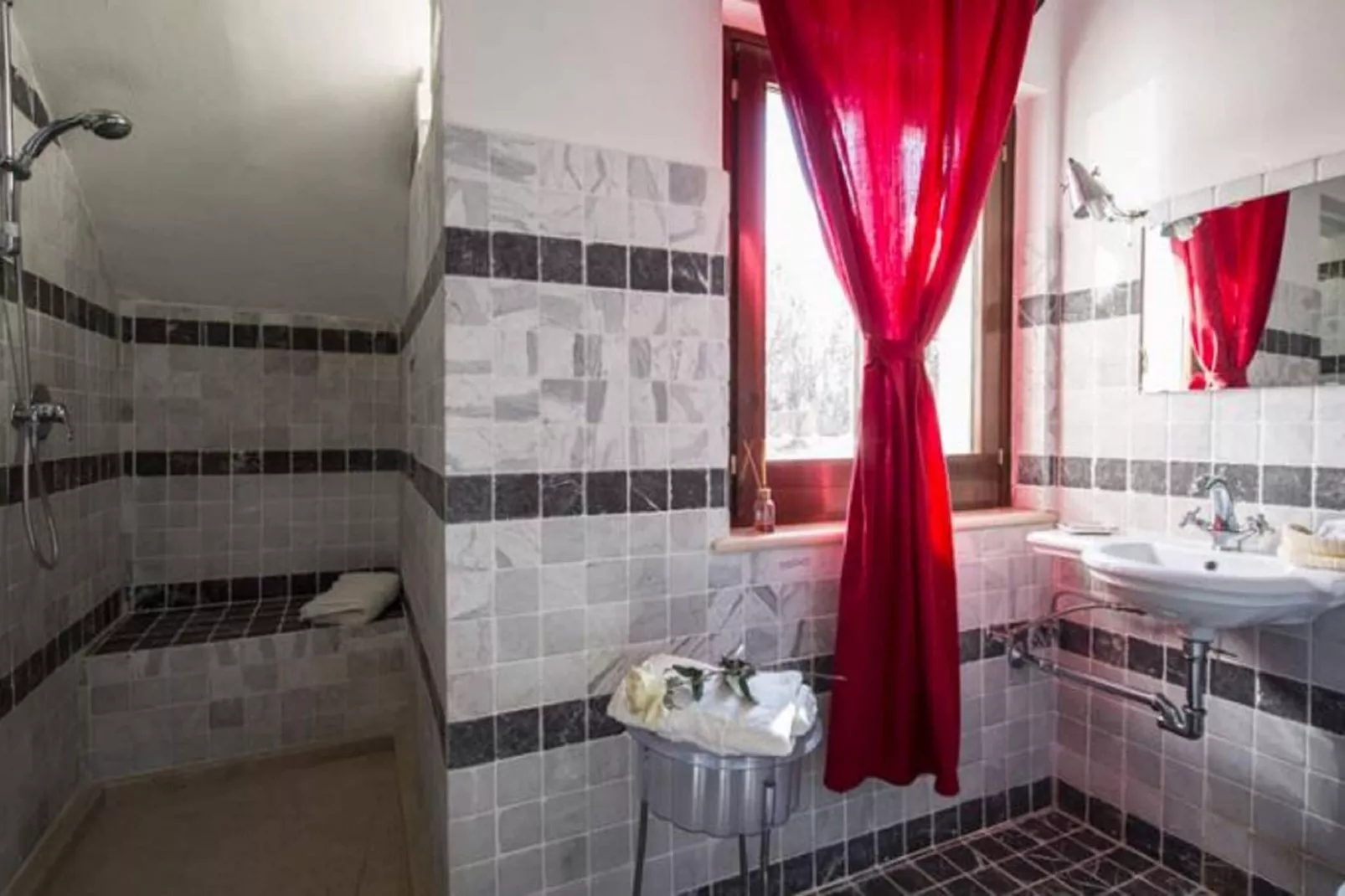 Ortica Studio-Bathroom