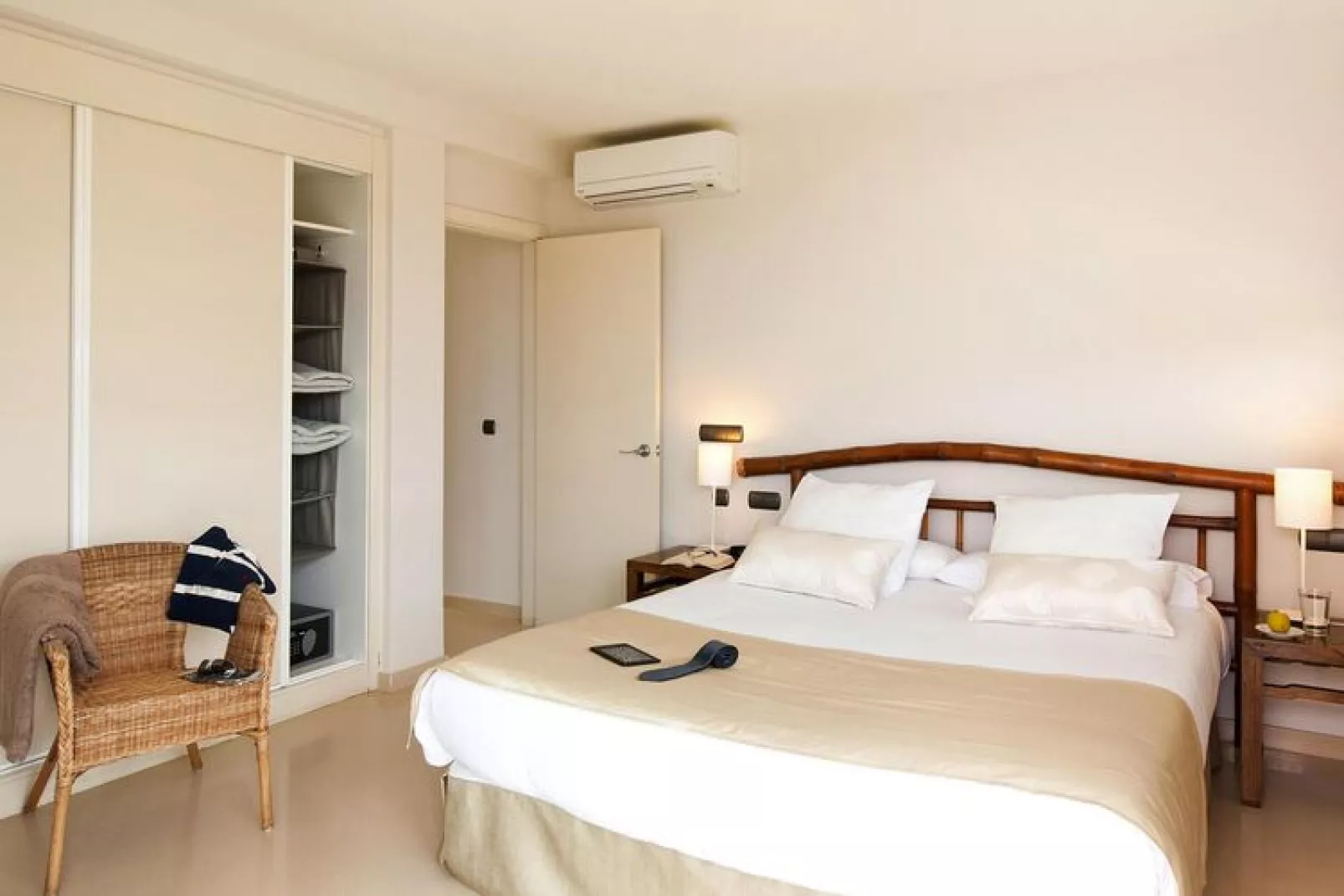 Los Lagos 12-Bedroom
