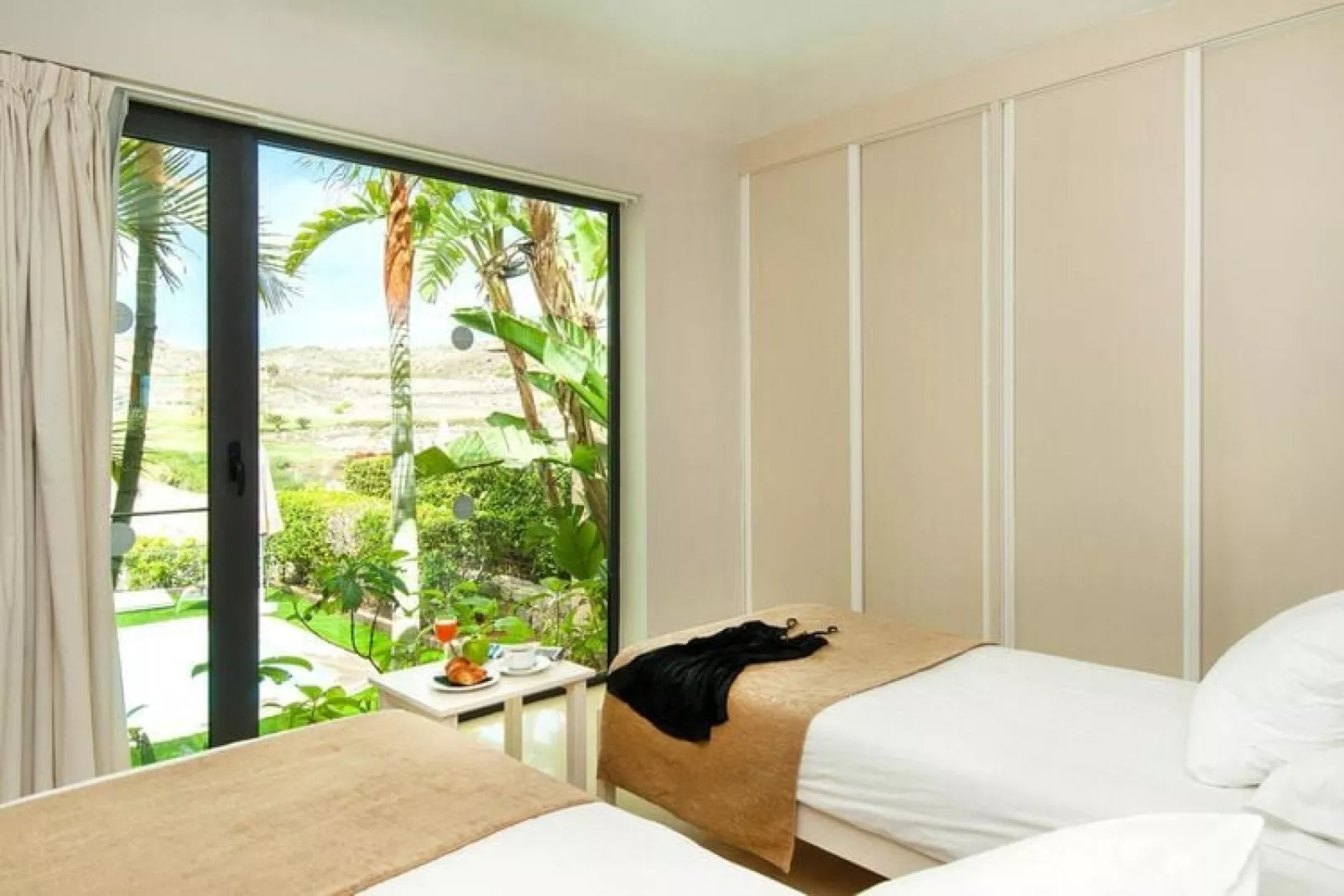 Los Lagos 12-Bedroom