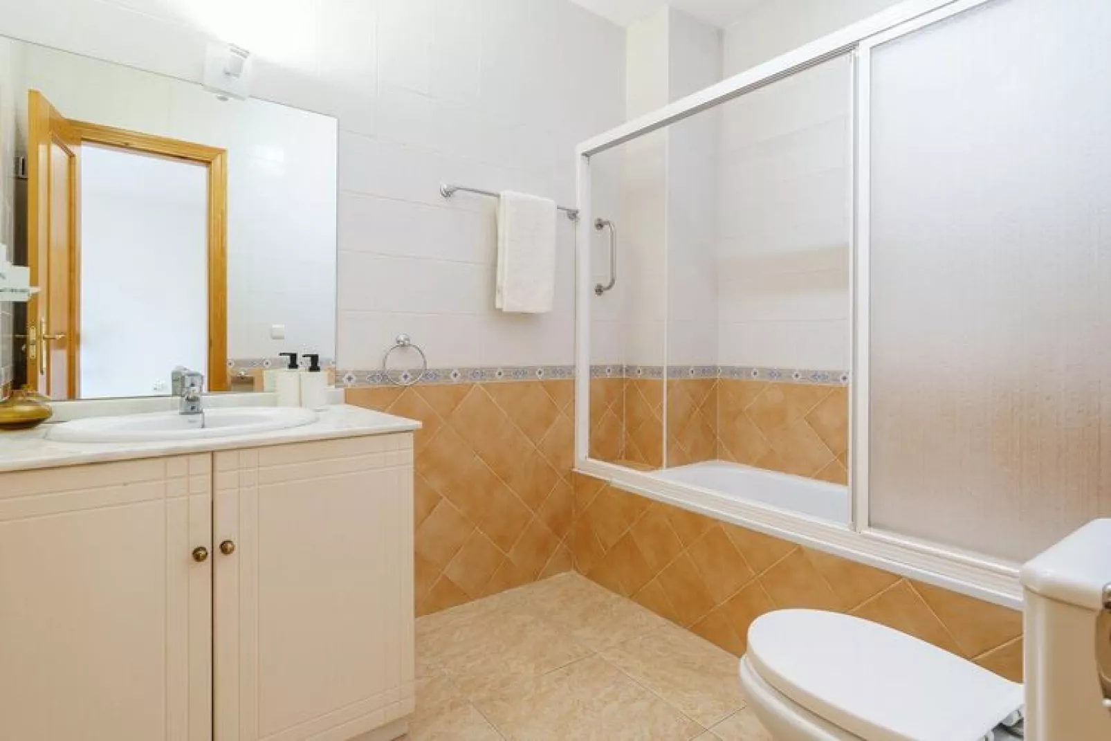 La Cala Boulevard Apartment 1 - CT 138-Salle de bain