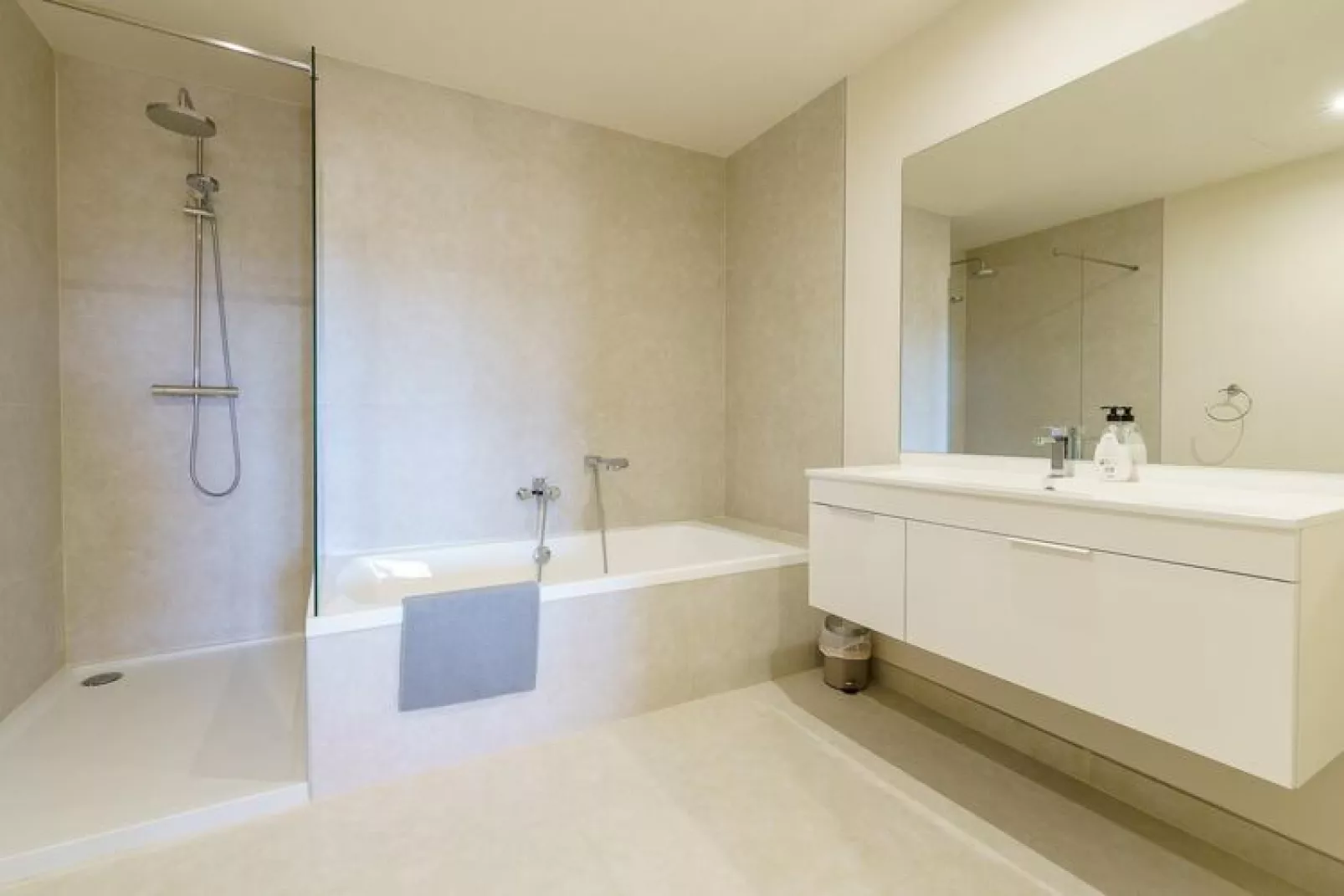 CT 158 - Lotus Jardinana-Bathroom