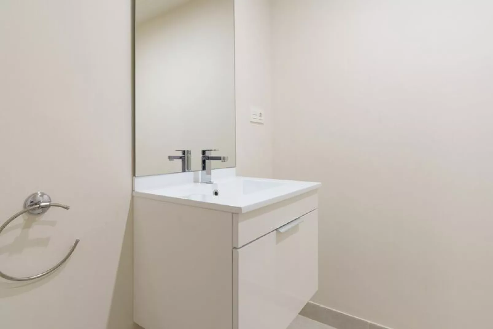 CT 158 - Lotus Jardinana-Bathroom