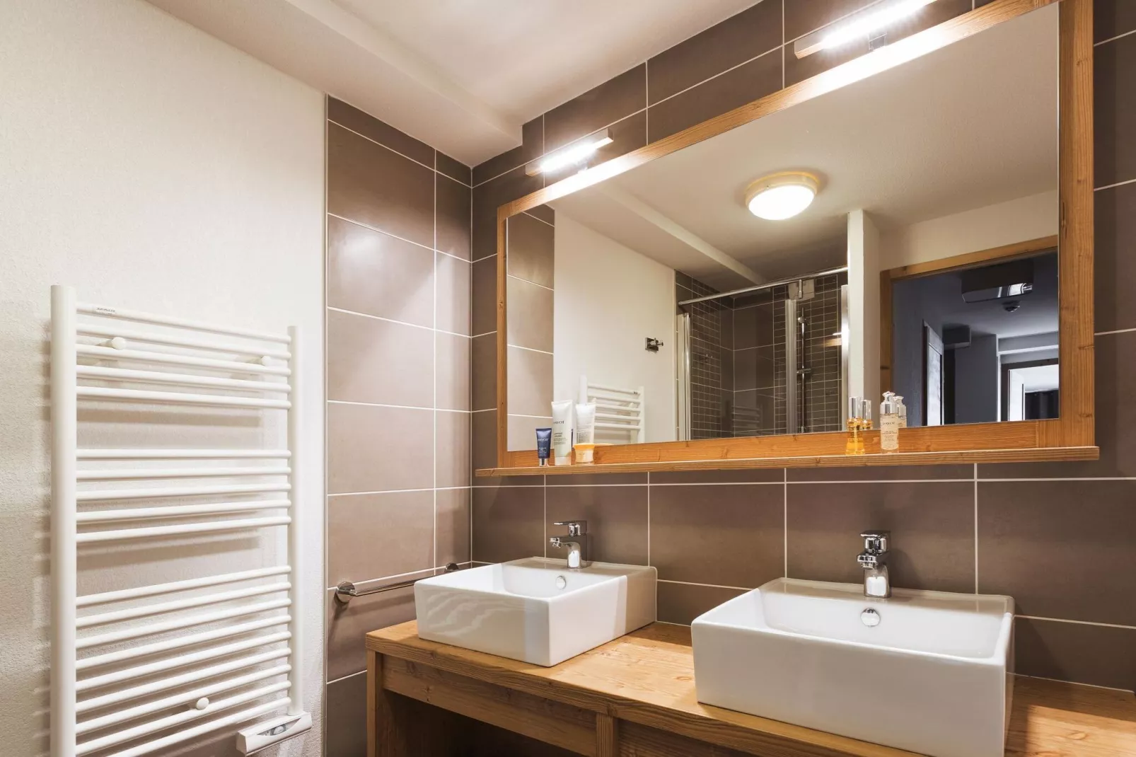 Le Coeur des Loges 1-S63V-Bathroom