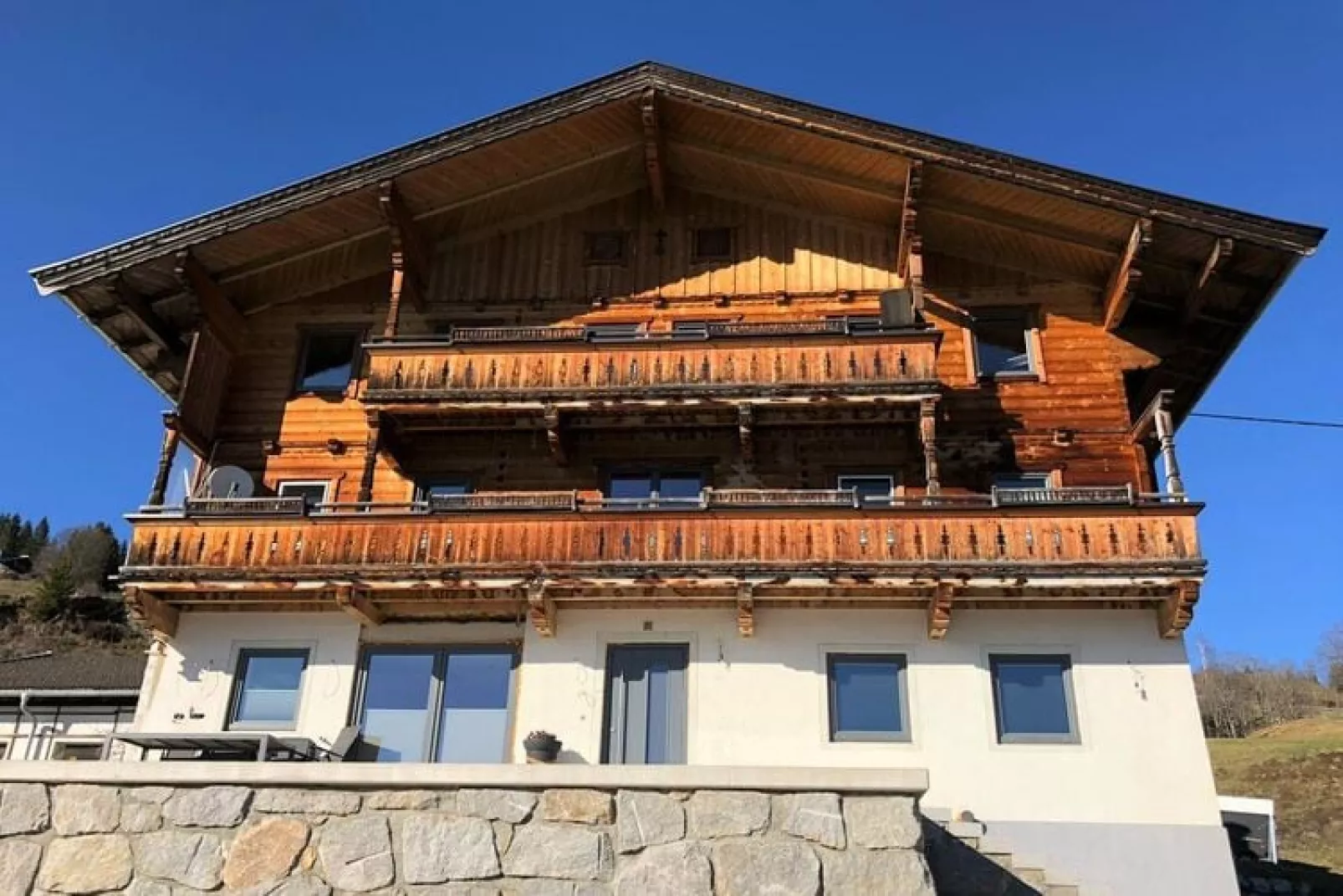Motzerngut-Exterior summer