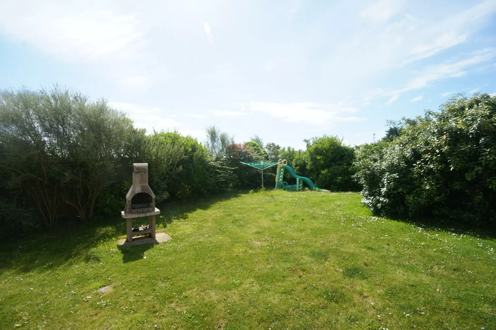 Villa Goéland-Gardens summer