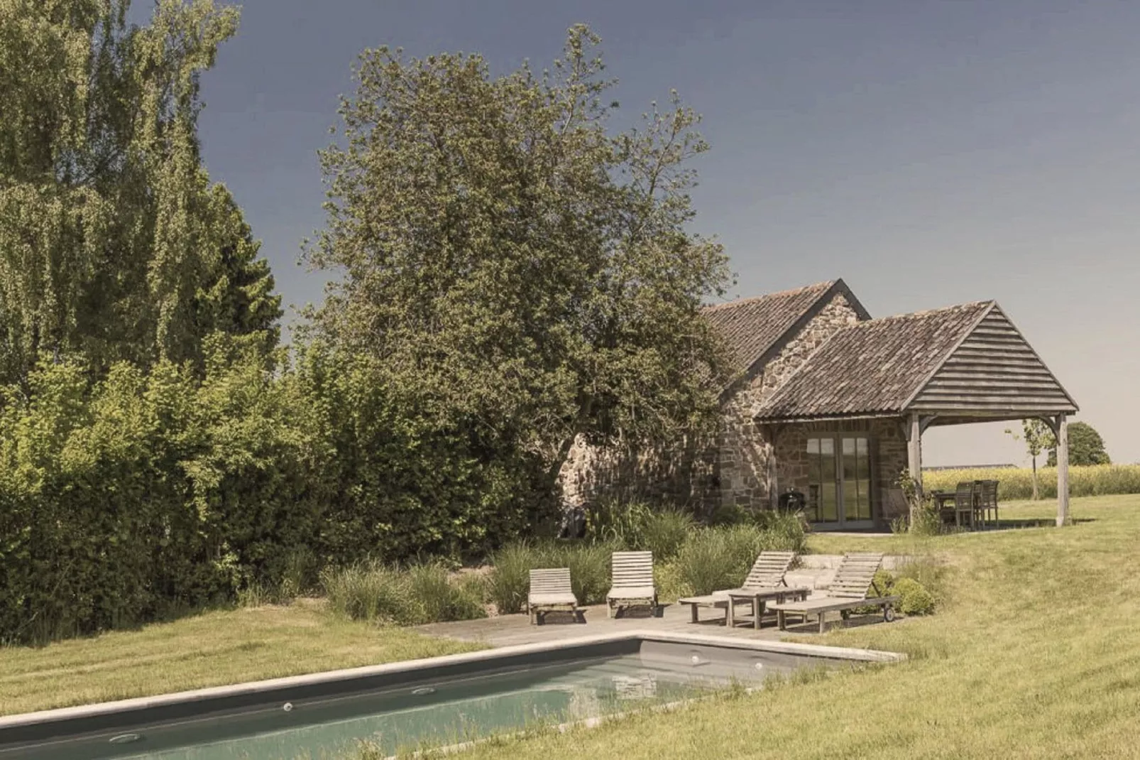 Au Milieu De Nulle Part-Exterior summer