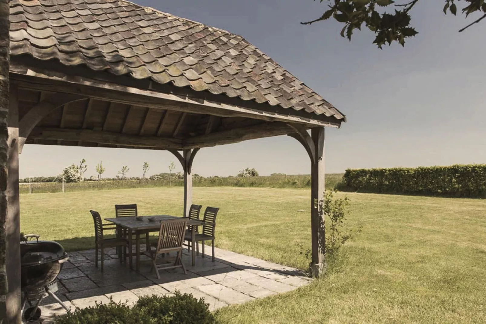 Au Milieu De Nulle Part-Exterior summer