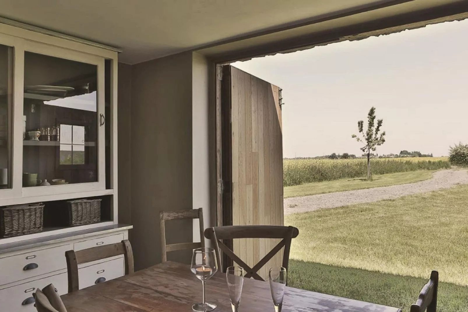 Au Milieu De Nulle Part-Exterior summer