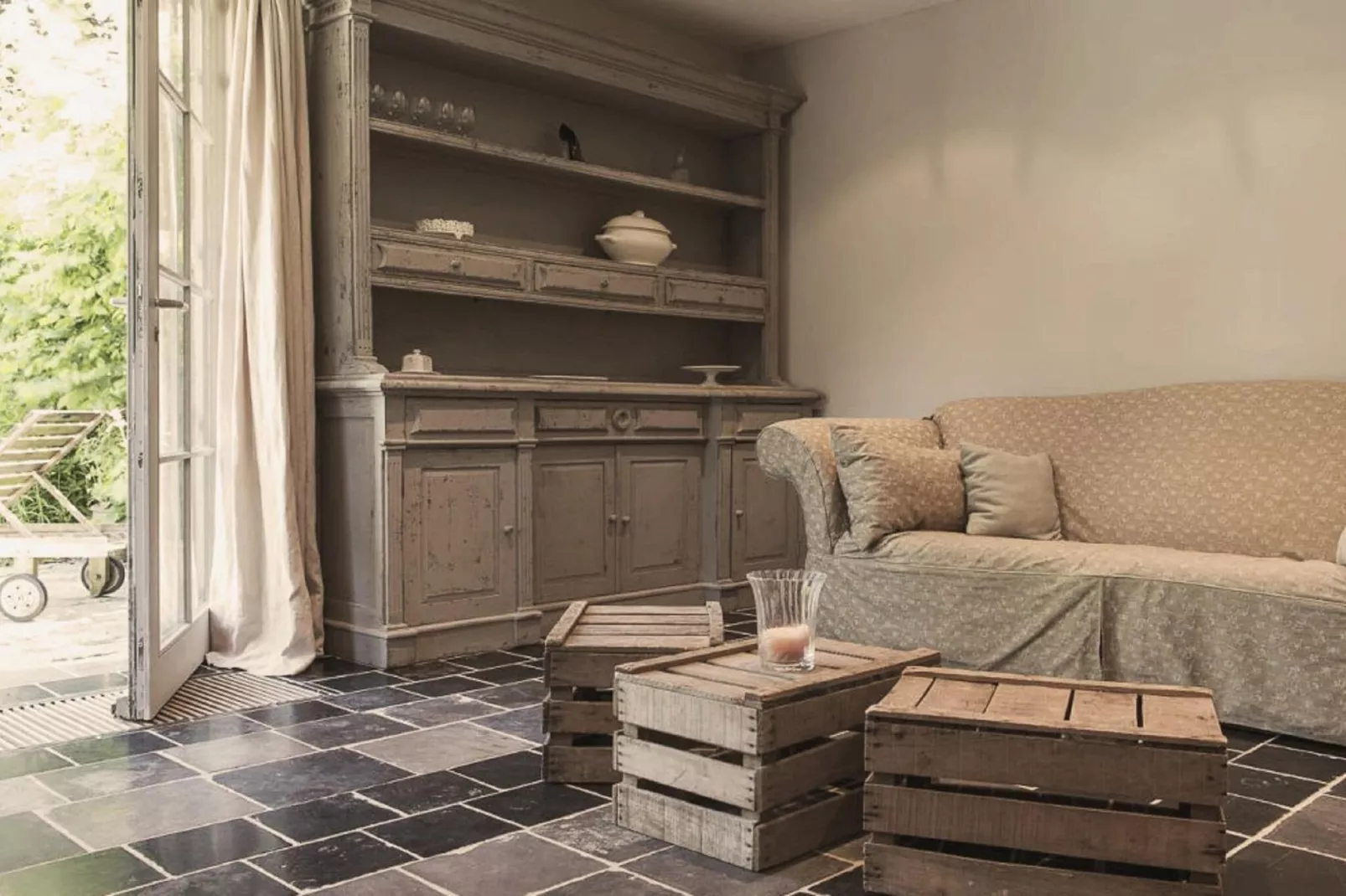 Au Milieu De Nulle Part-Living room