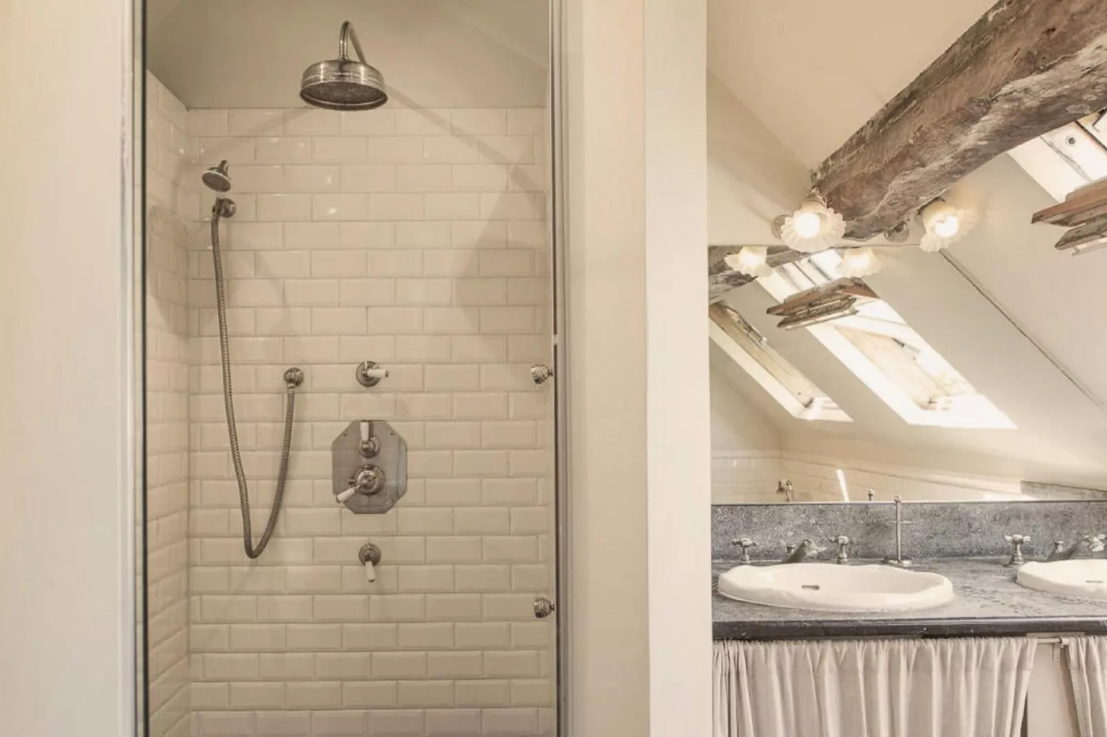 Au Milieu De Nulle Part-Bathroom