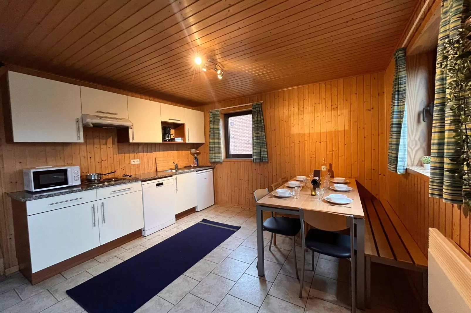 Kangourou 12-Dining room
