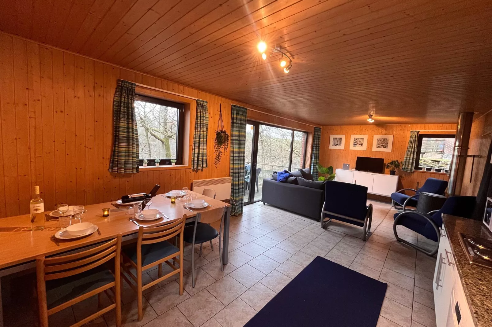 Kangourou 12-Dining room