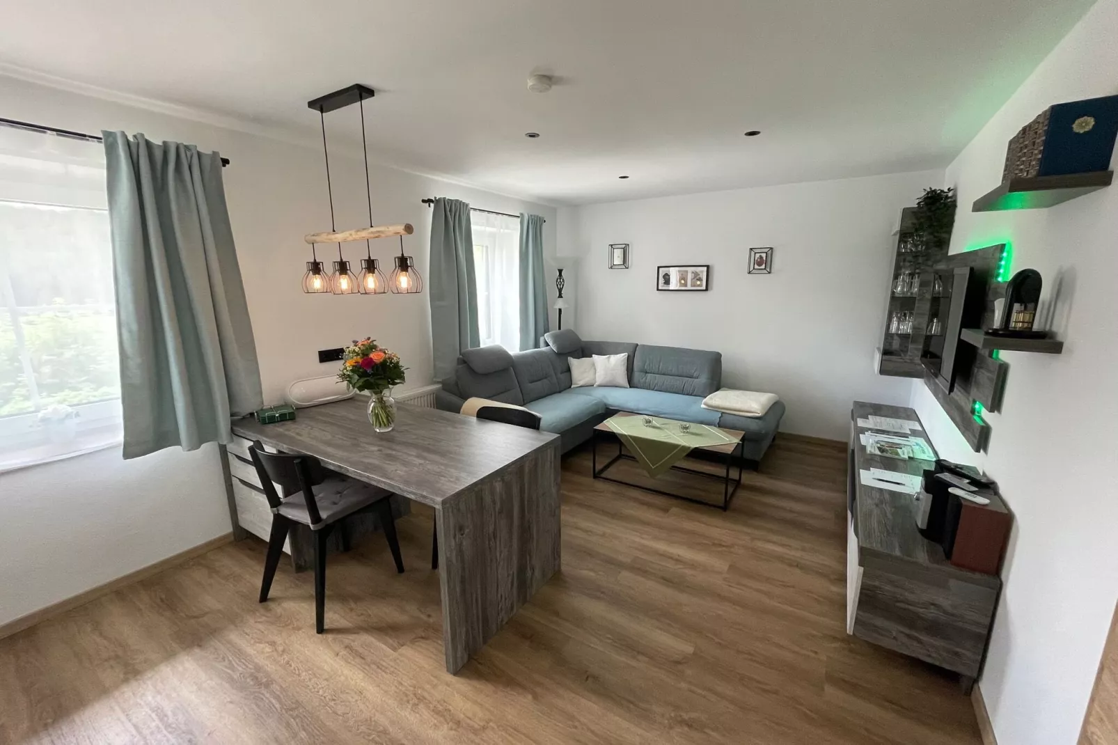 Vergissmeinnicht-Dining room