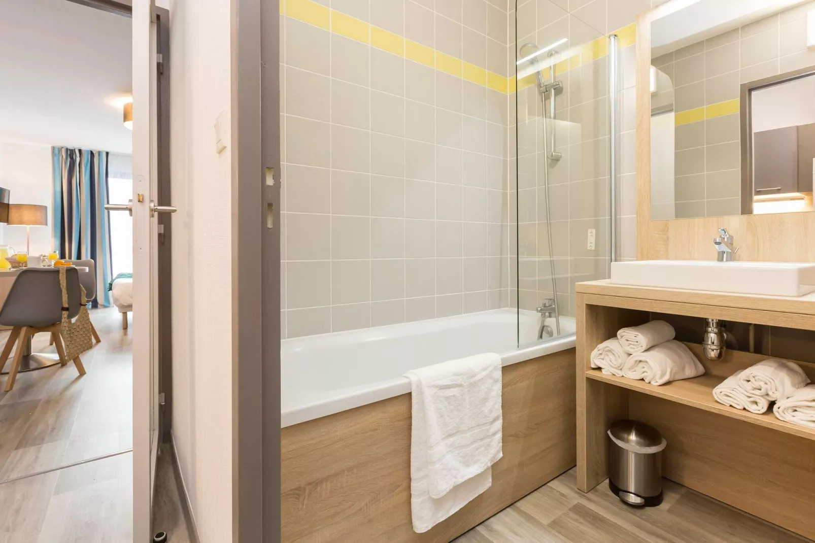 Résidence L'Archipel 1-Bathroom