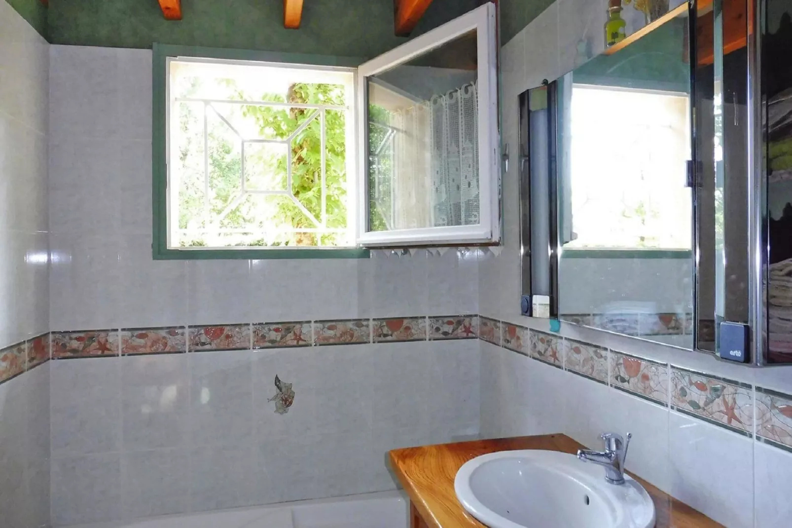 Holiday home Grayan-et-l'Hôpital-Salle de bain