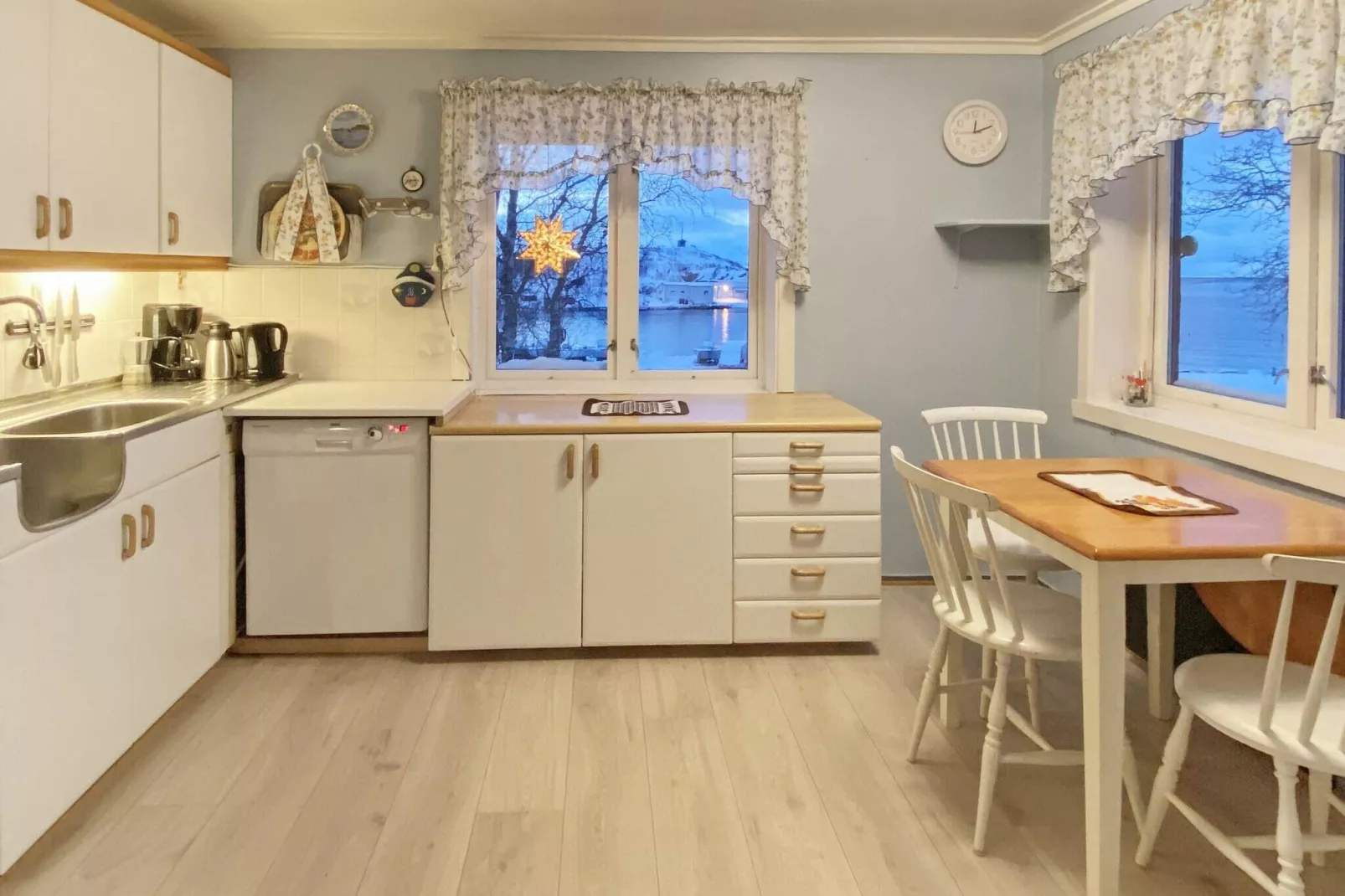 8 person holiday home in STONGLANDSEIDET-Indoor