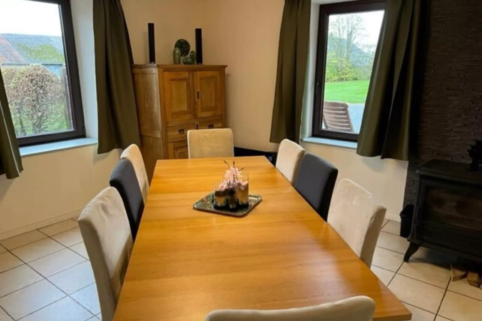 Le Petit Loup de Courtil-Dining room