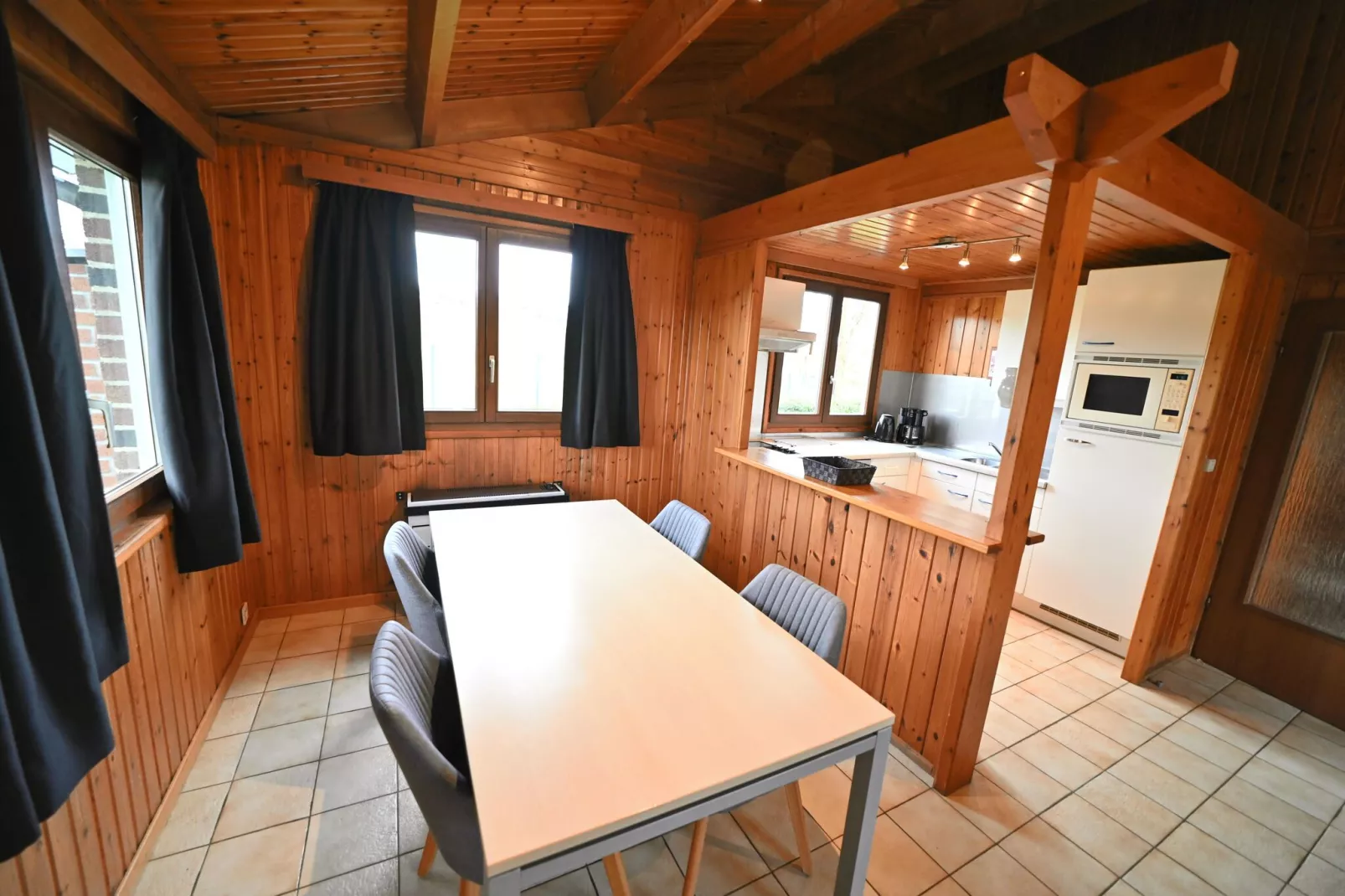 La Tanière-Dining room