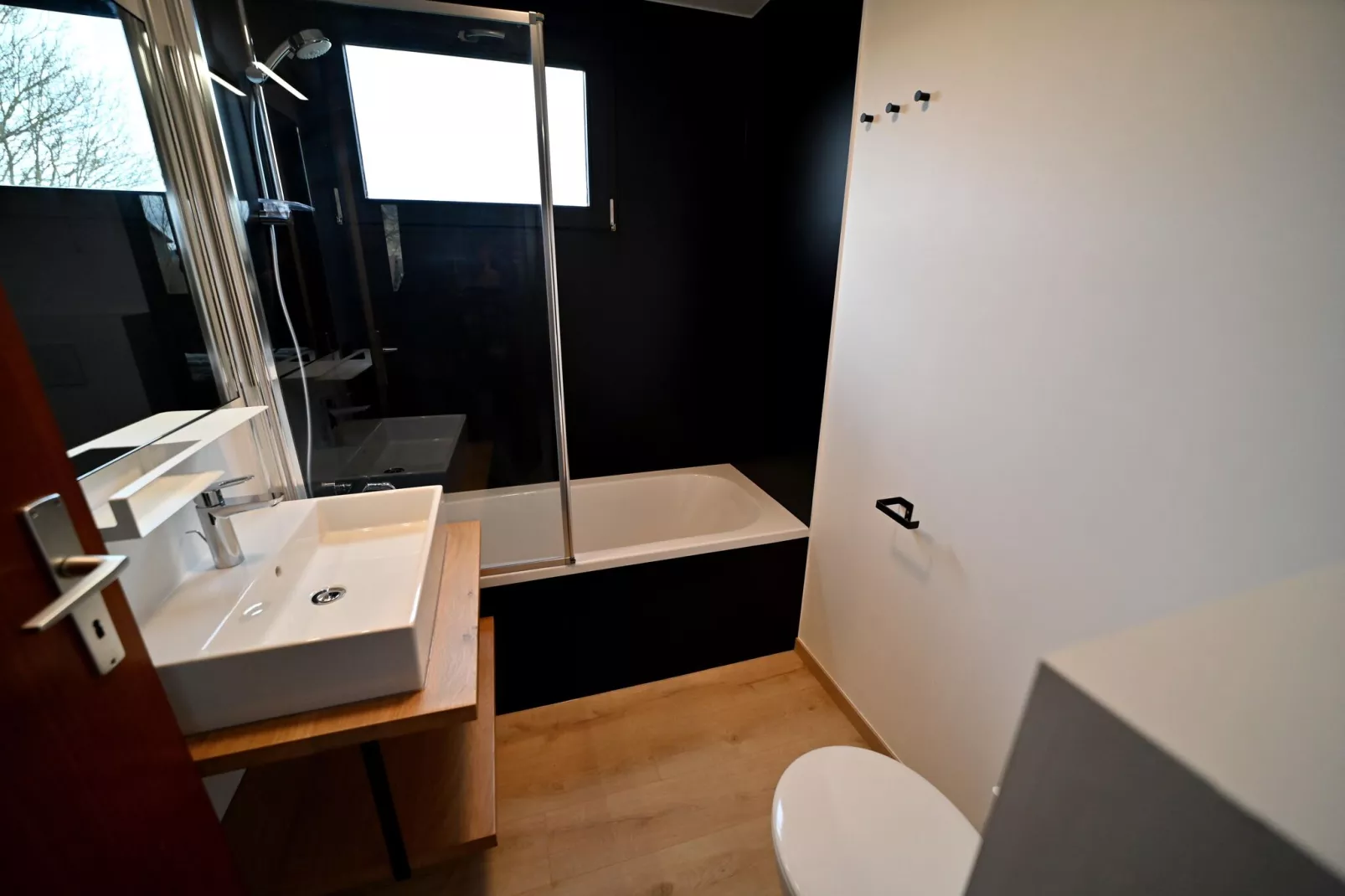 La Tanière-Bathroom