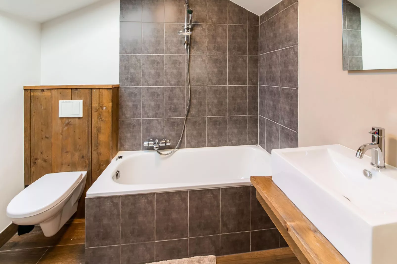 Maison Les Chaumiers-Bathroom
