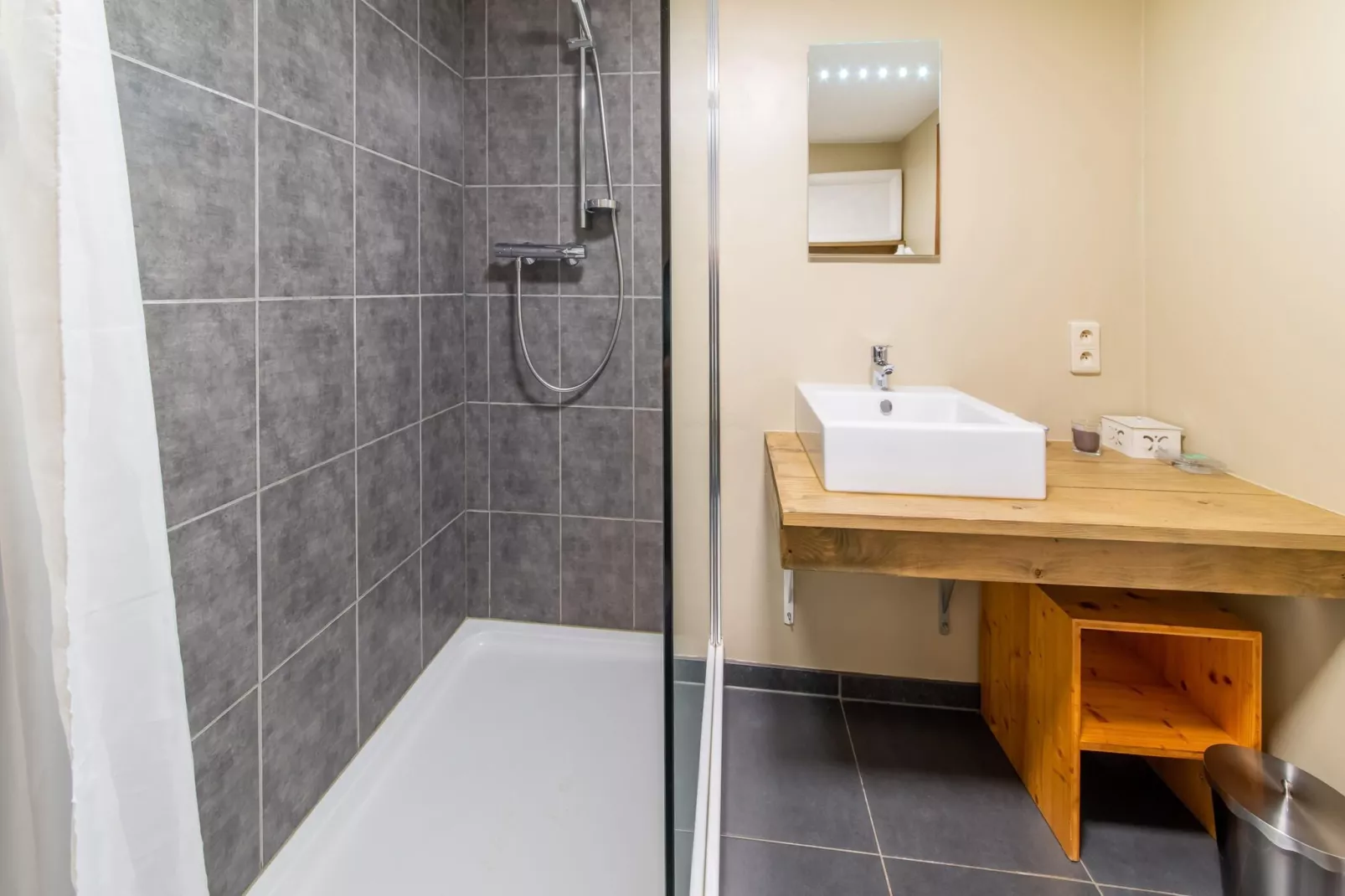 Maison Les Chaumiers-Bathroom