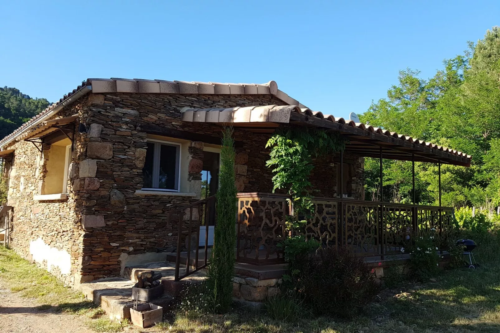 Alexiane&Co Gîte en Ardèche-Aussicht Sommer