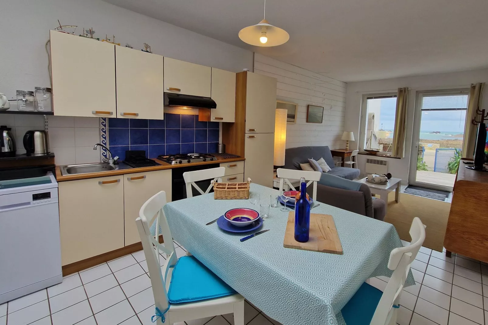 Apartment in top location with fantastic sea view Primel Plougasnou-Kitchen