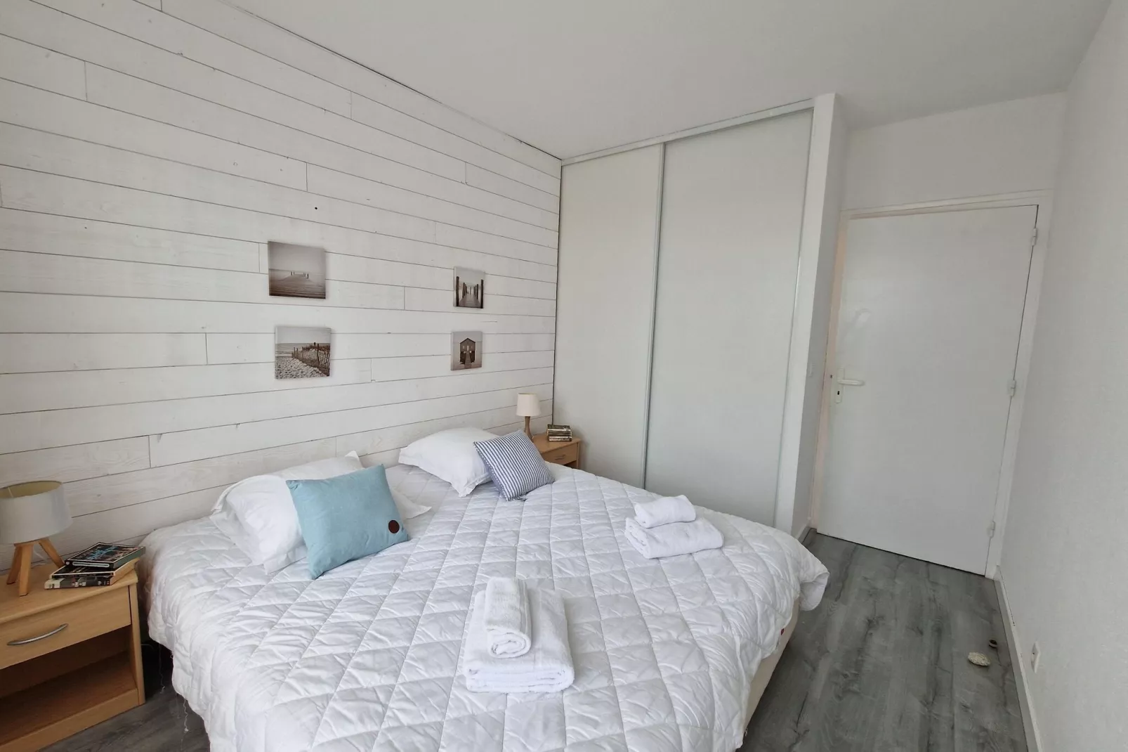 Apartment in top location with fantastic sea view Primel Plougasnou-Bedroom