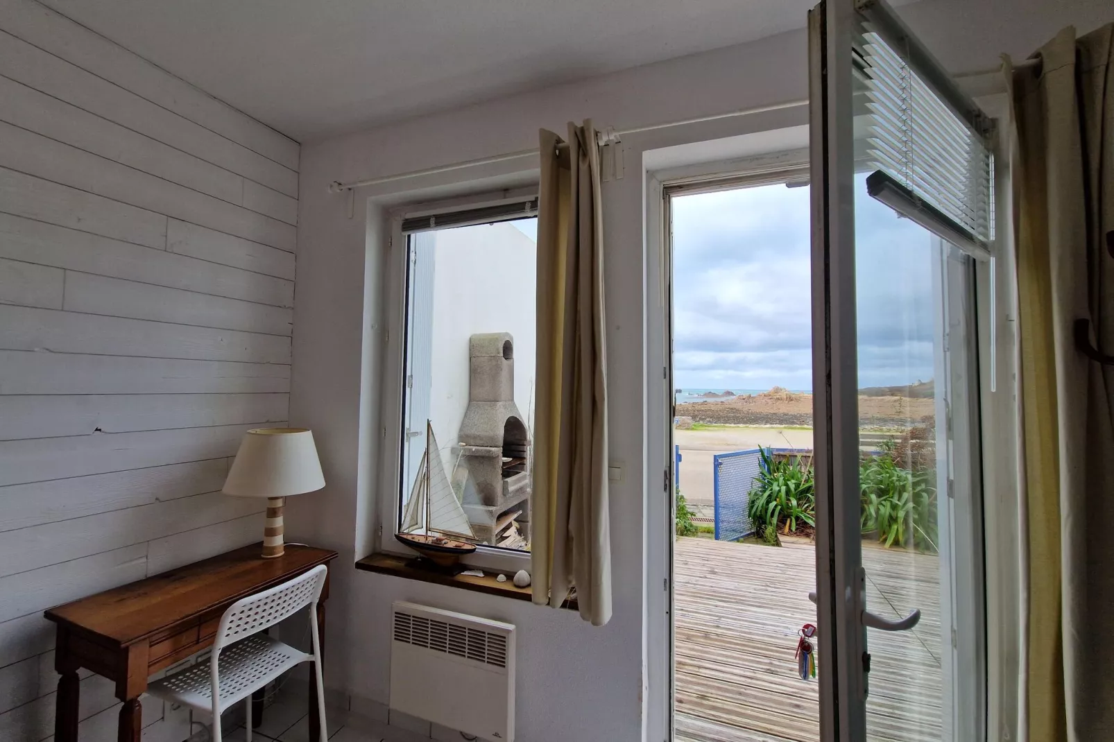 Apartment in top location with fantastic sea view Primel Plougasnou-Indoor