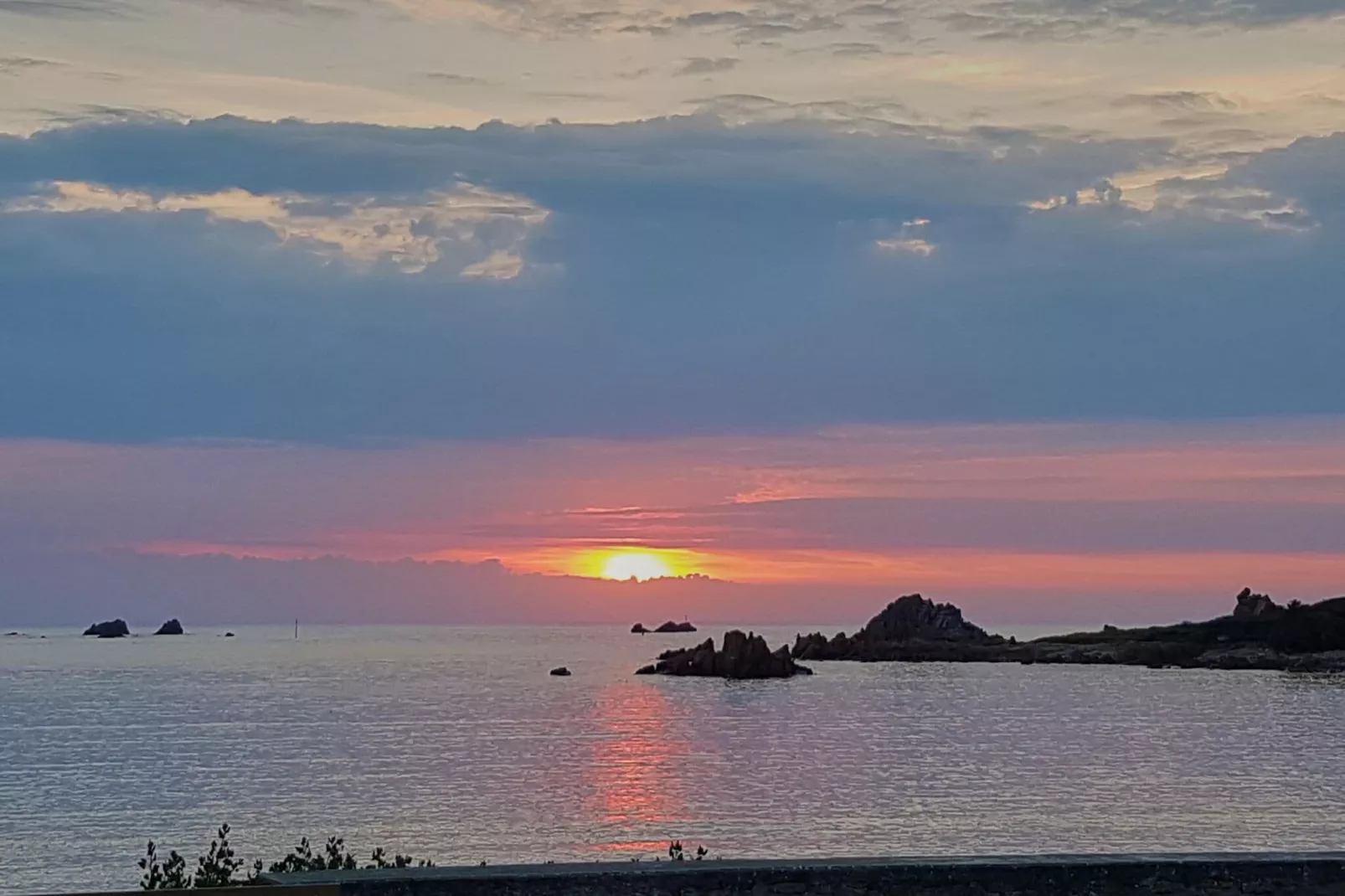 Apartment in top location with fantastic sea view Primel Plougasnou-Areas summer 5km