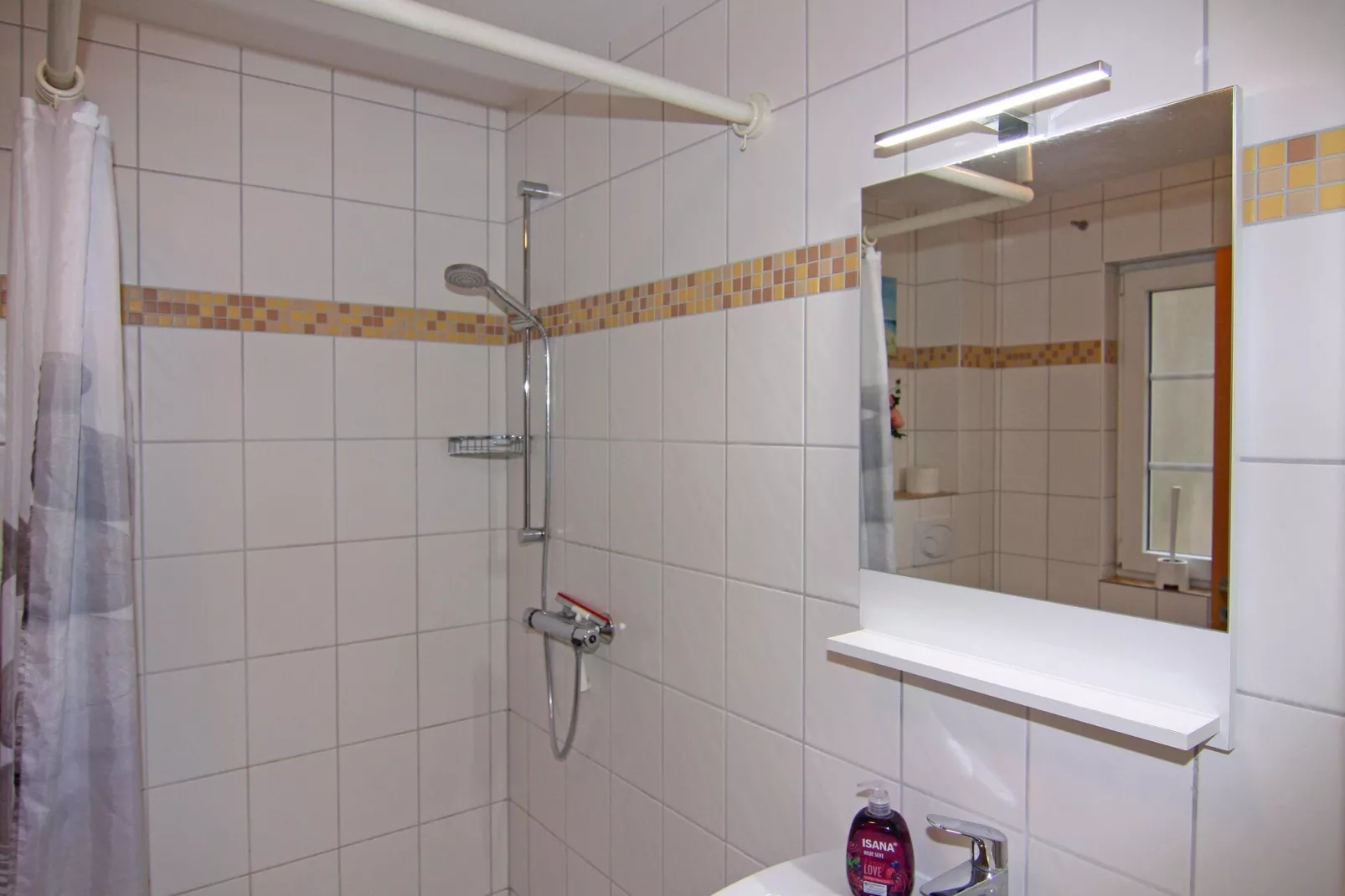 DHH Bernsteinhaus links-Bathroom