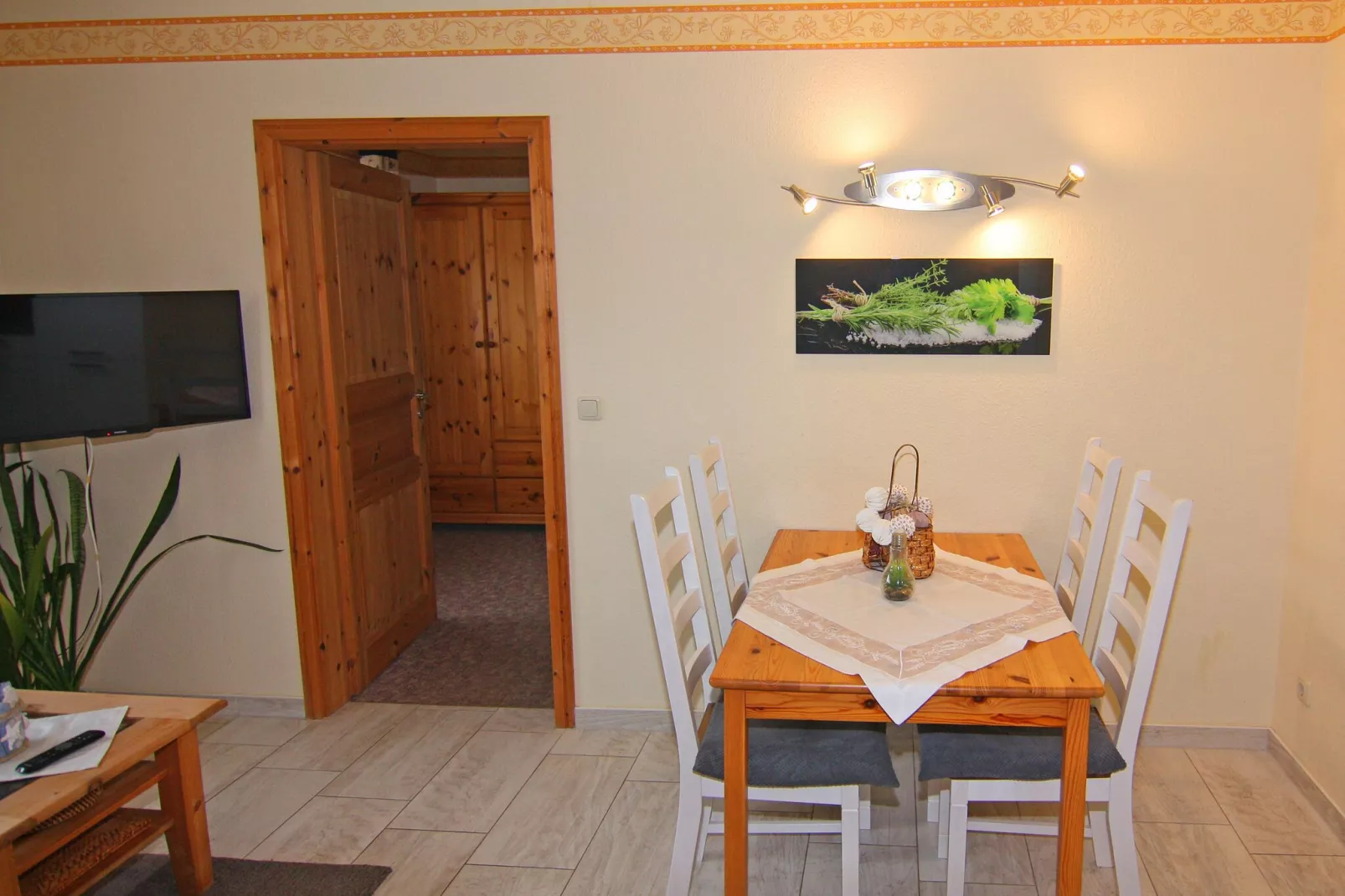 3-Raum-App in Lütow-Dining room