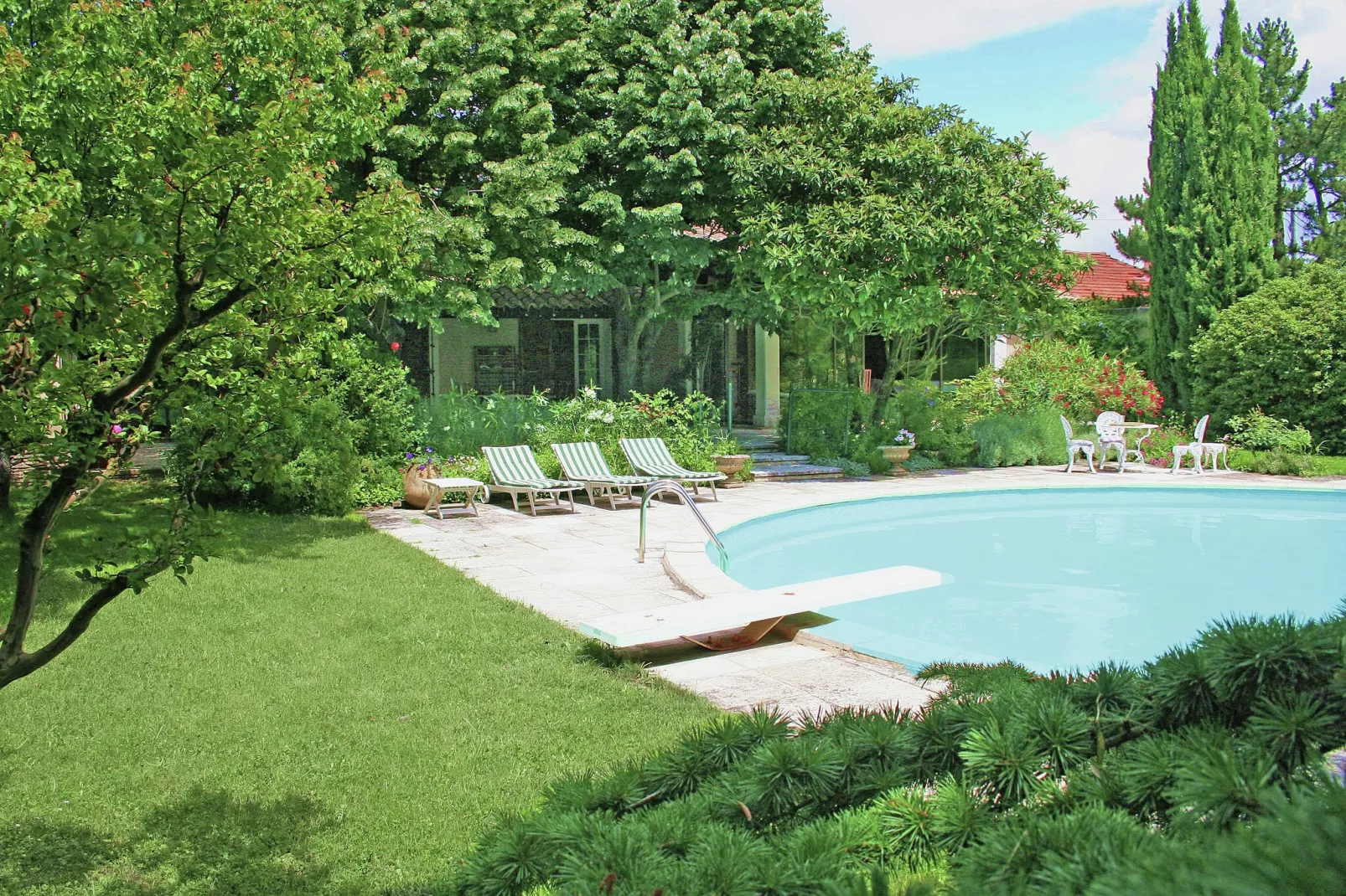 Maison de vacances - VILLENEUVE-LES-AVIGNON - Exterior in summer