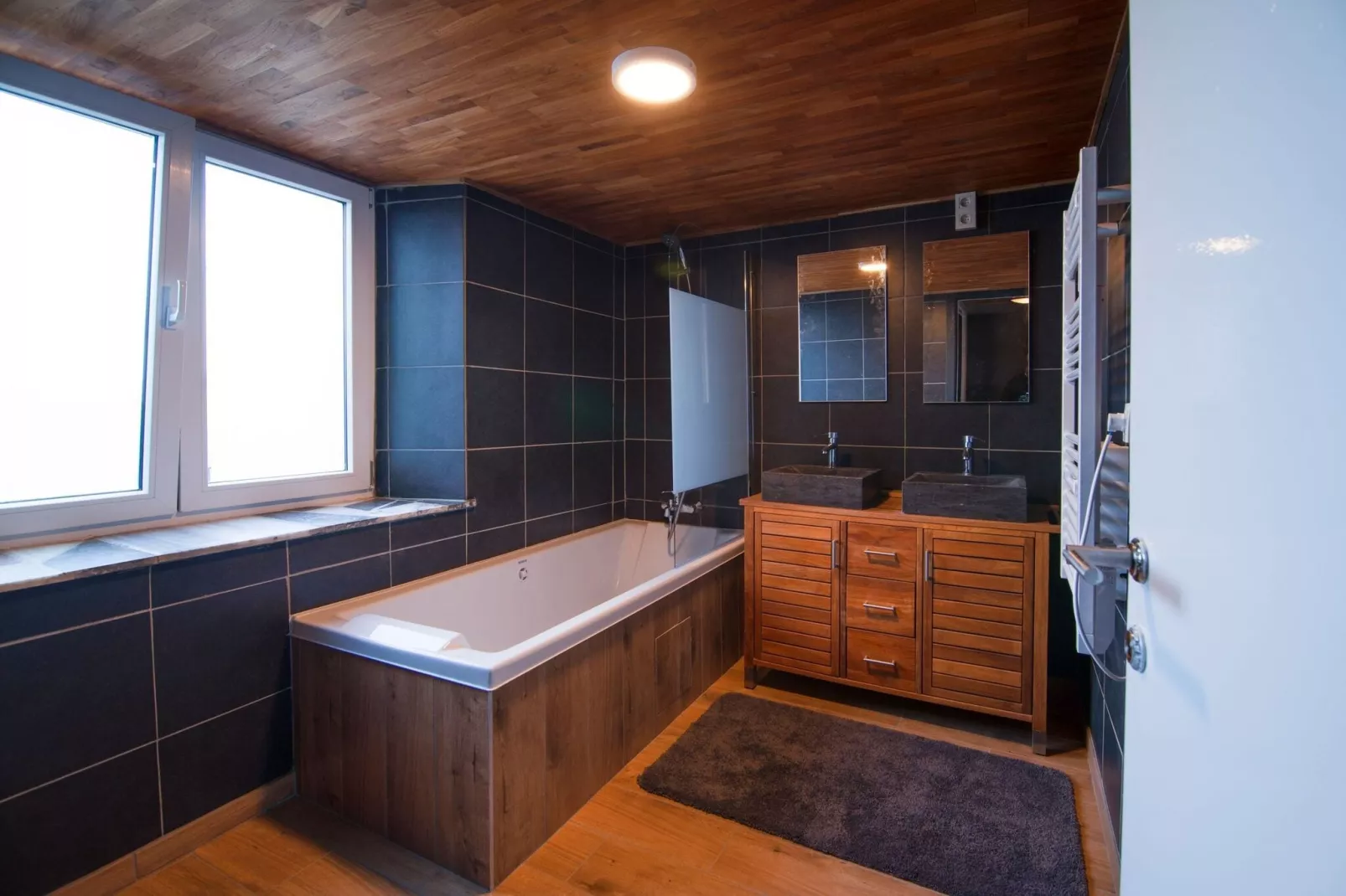 Les Trois Chênes-Bathroom