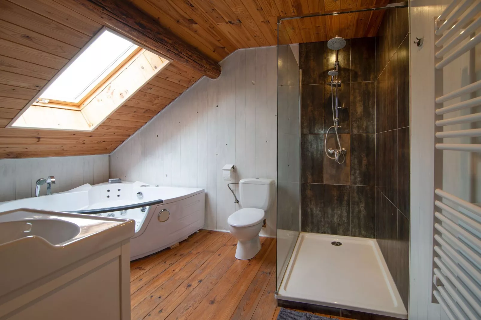 Les Trois Chênes-Bathroom