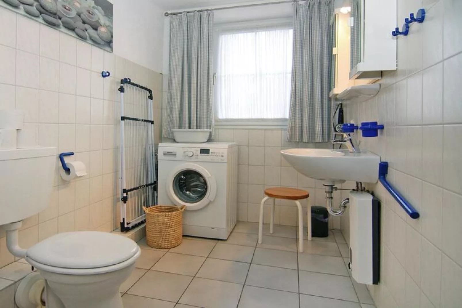 4-Raum über 2 Etagen / 105 m² / W 56b DG 7 P-Bathroom
