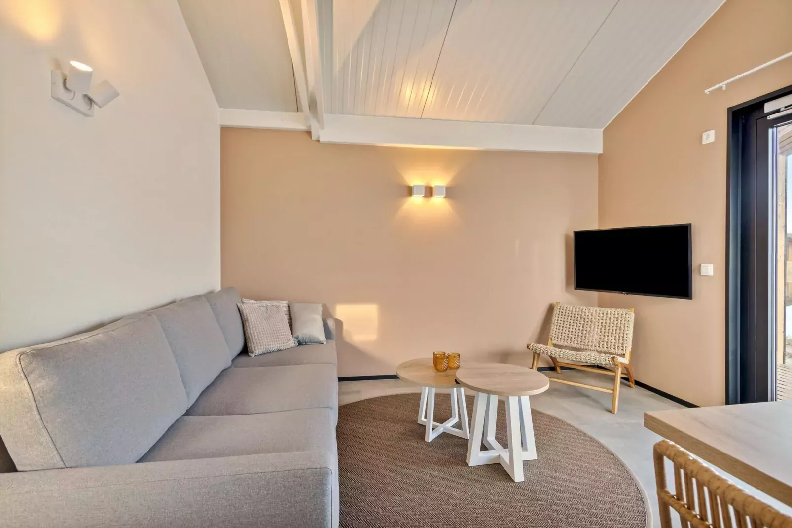 Lakeside Resort Brielle 1-Living room