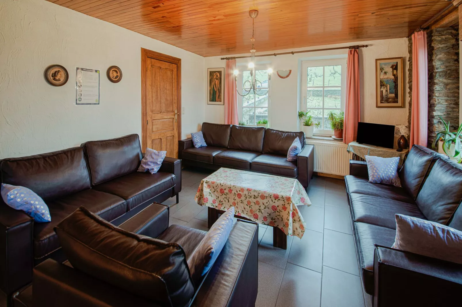 A Tchappe Mele-Living room