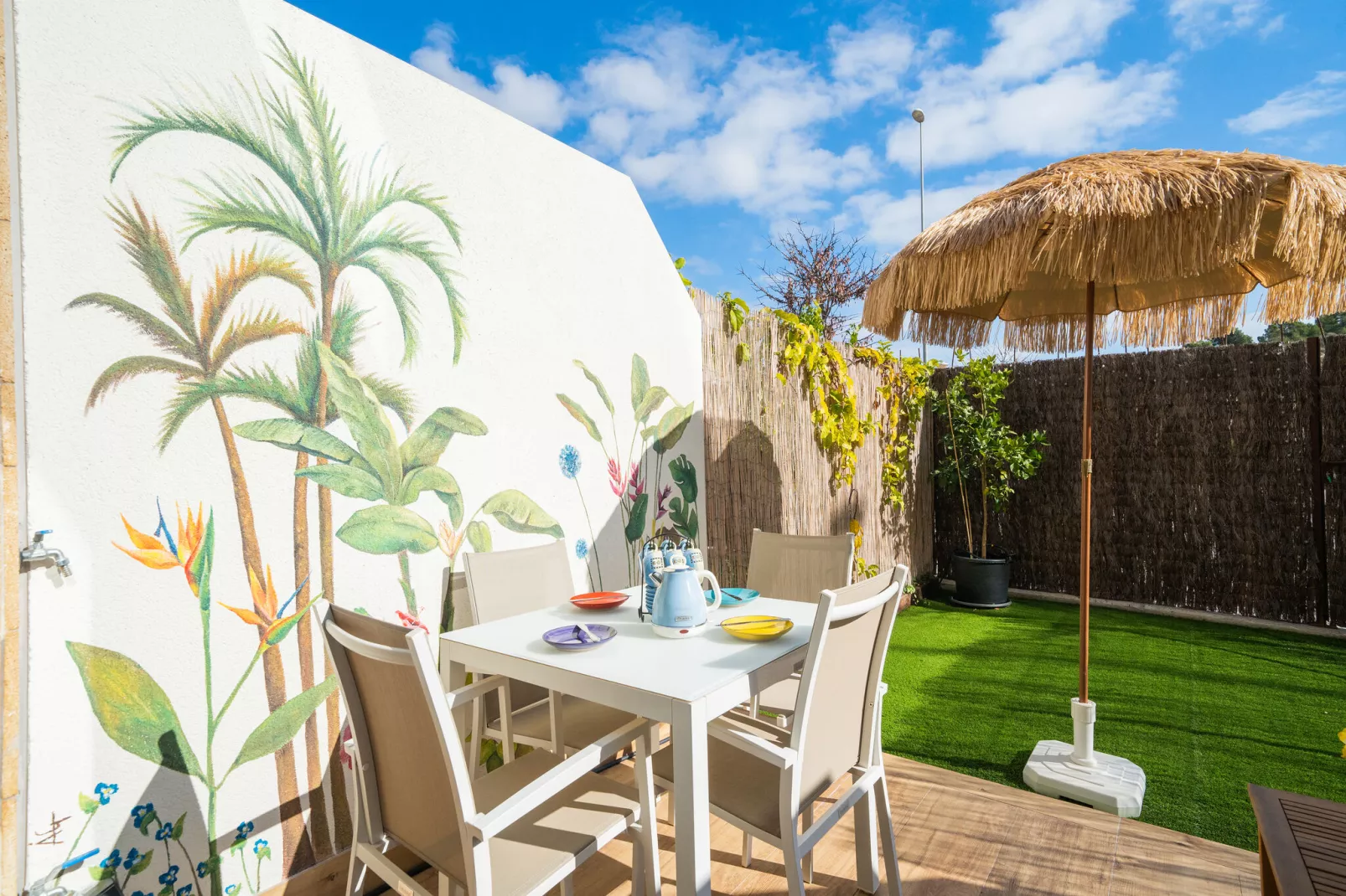 Casa Joyosa-Gardens summer