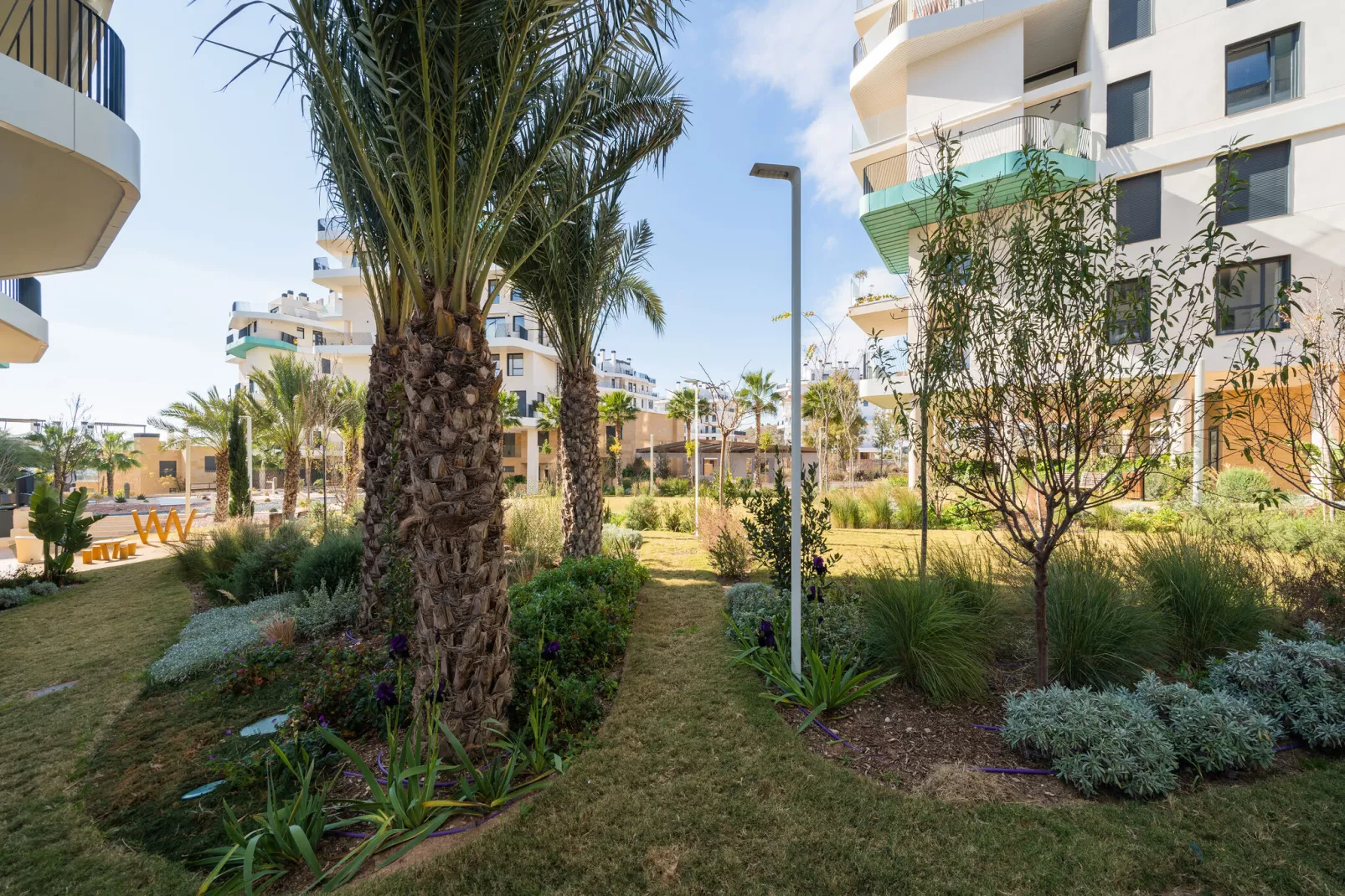 Casa Joyosa-Gardens summer