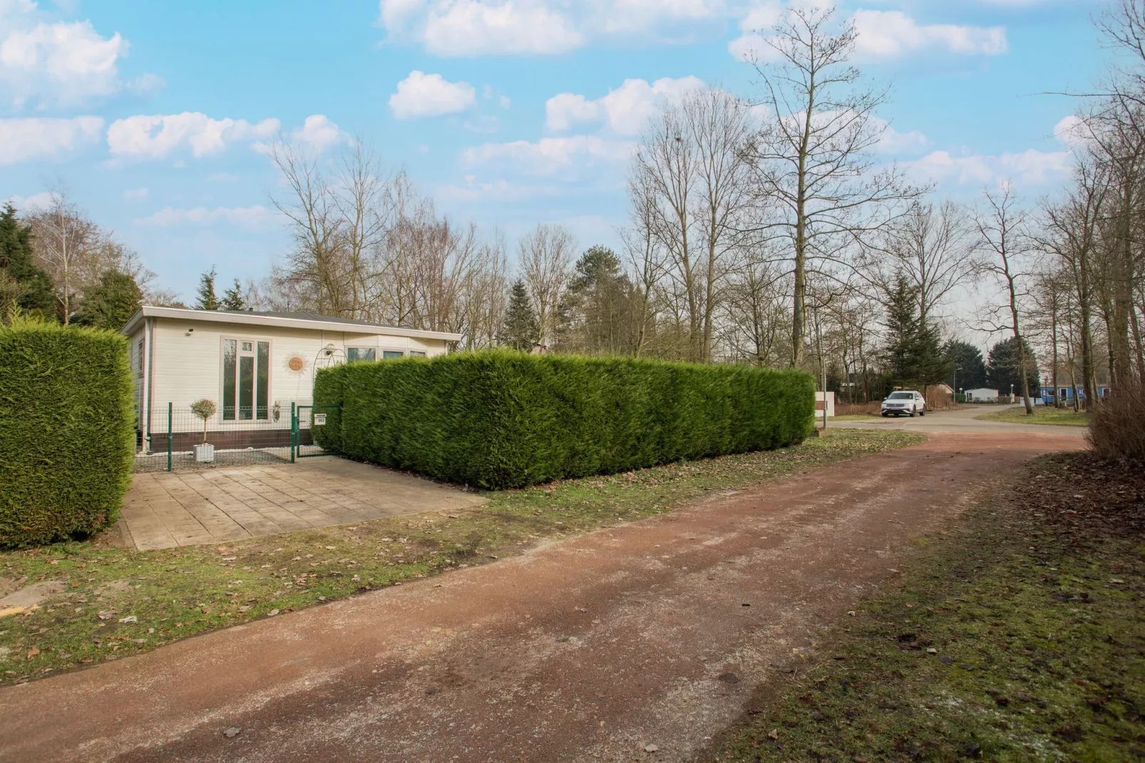 Flo's Home-Exterior summer