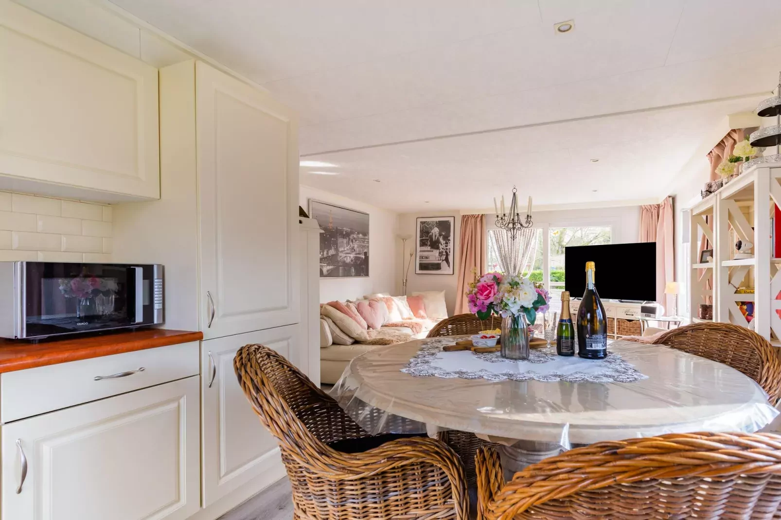 Flo's Home-Kitchen