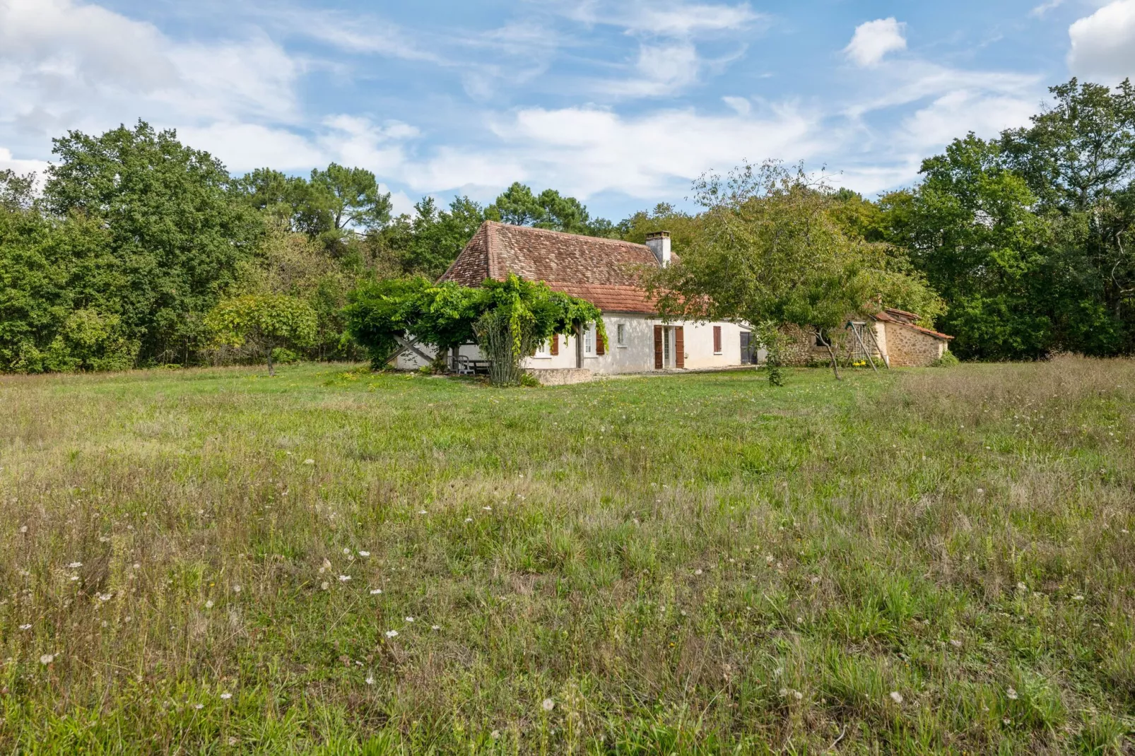 Cendrieux-Exterior summer