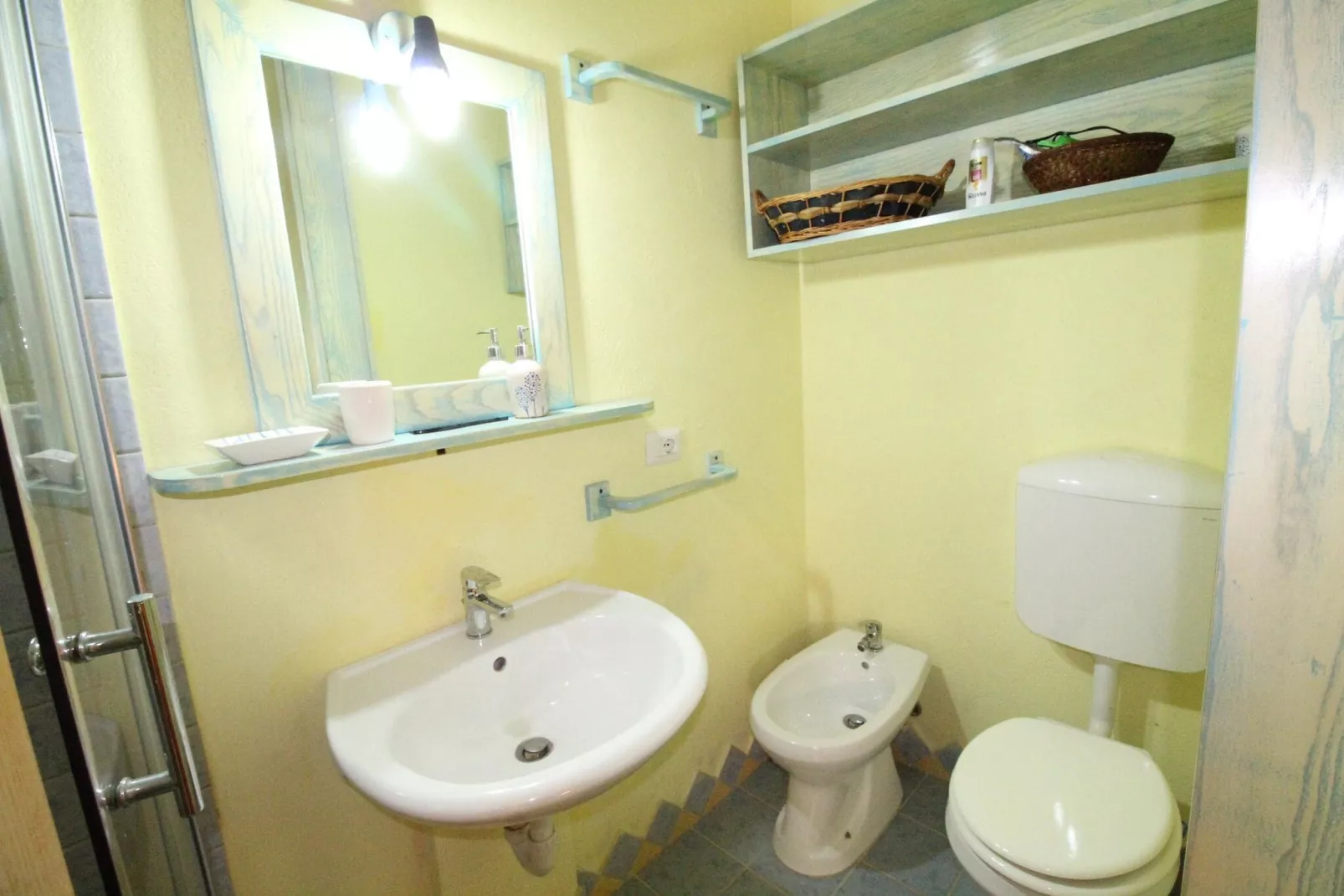Tanca Manna Vierraumapartment-Bathroom
