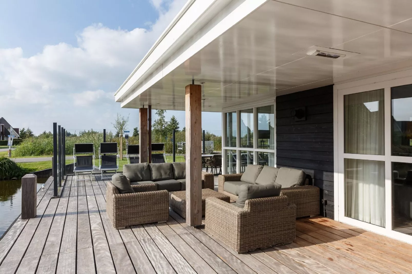Friese Meren Villa's 20-Terrace balcony