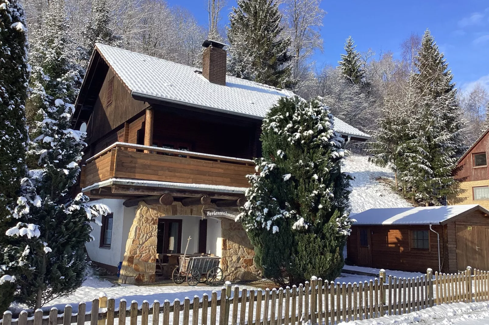 Fuchsbau-Exterior winter