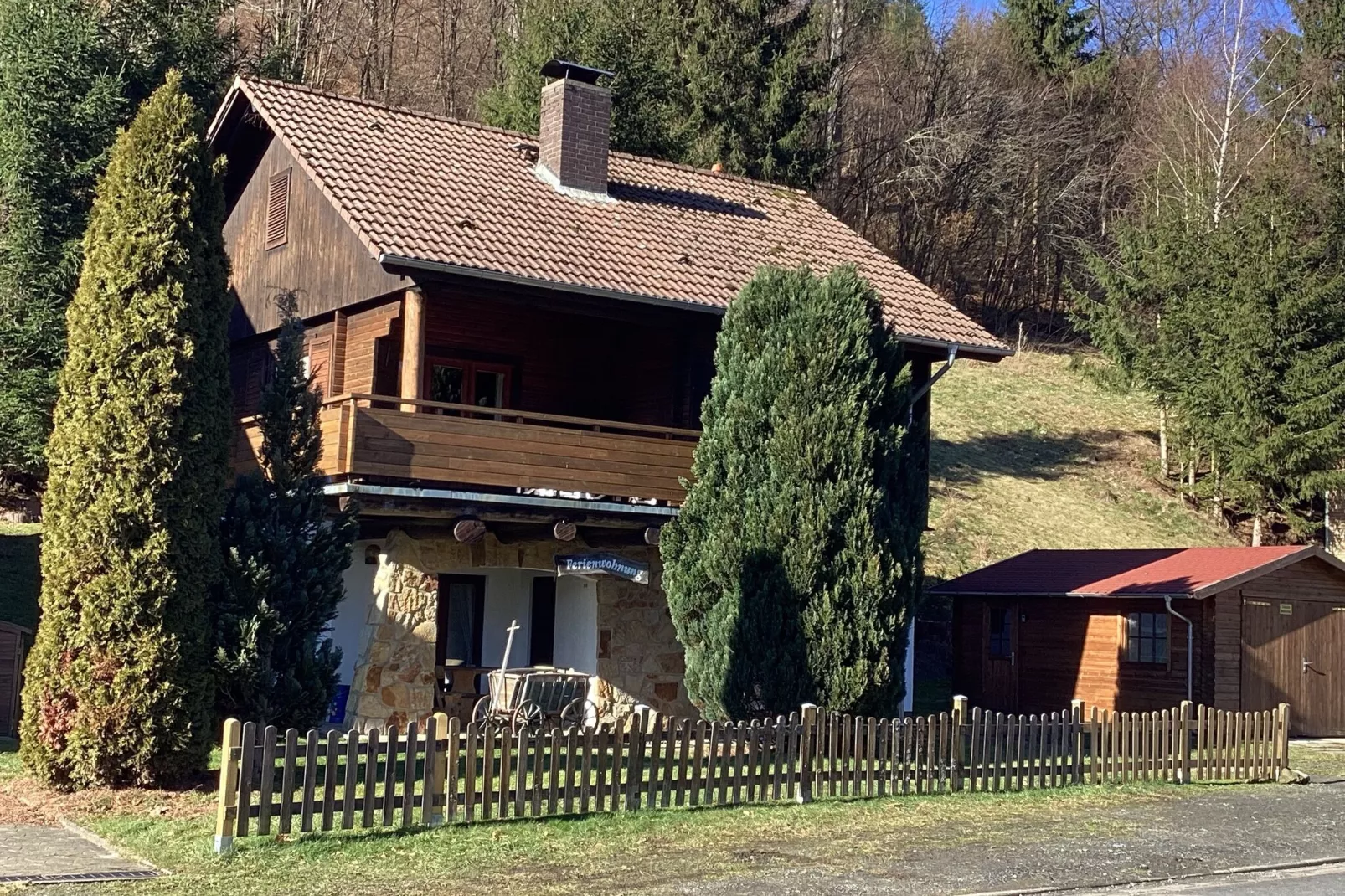 Fuchsbau-Exterior in summer