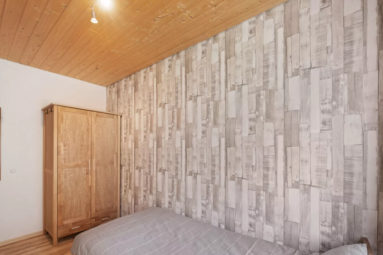 Eifel-Ferienhaus Rita Romag-Schlafzimmer